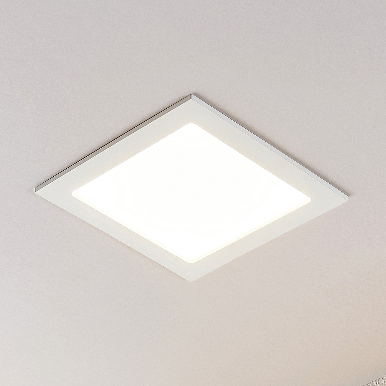 LED-innfelt spot Joki, hvit, 3 000 K kantet 22cm