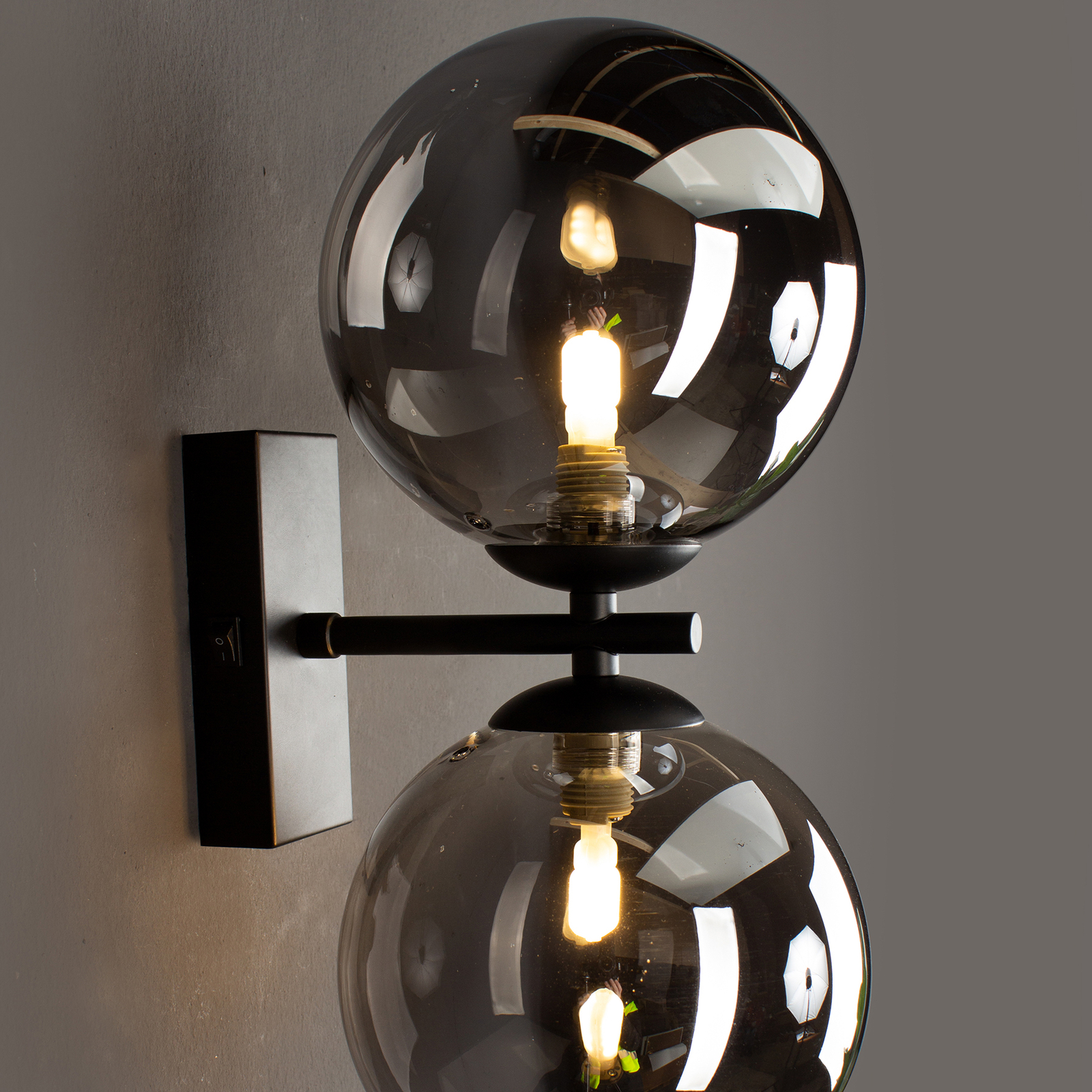Neptune wall light 2-bulb black, glass globes