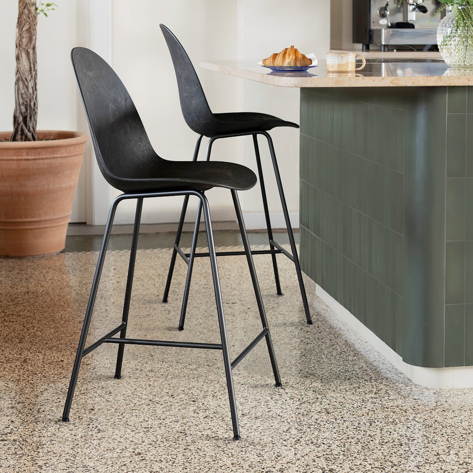 Tabouret de bar Eternity, noir, acier, hauteur 87,5 cm - Mater Tabouret de bar Eternity, noir, acier, hauteur 87,5 cm - Mater