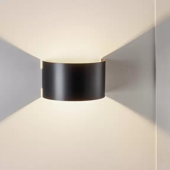 Lampenwelt Wandlampe Fold mit gewölbtem Schirm in Schwarz