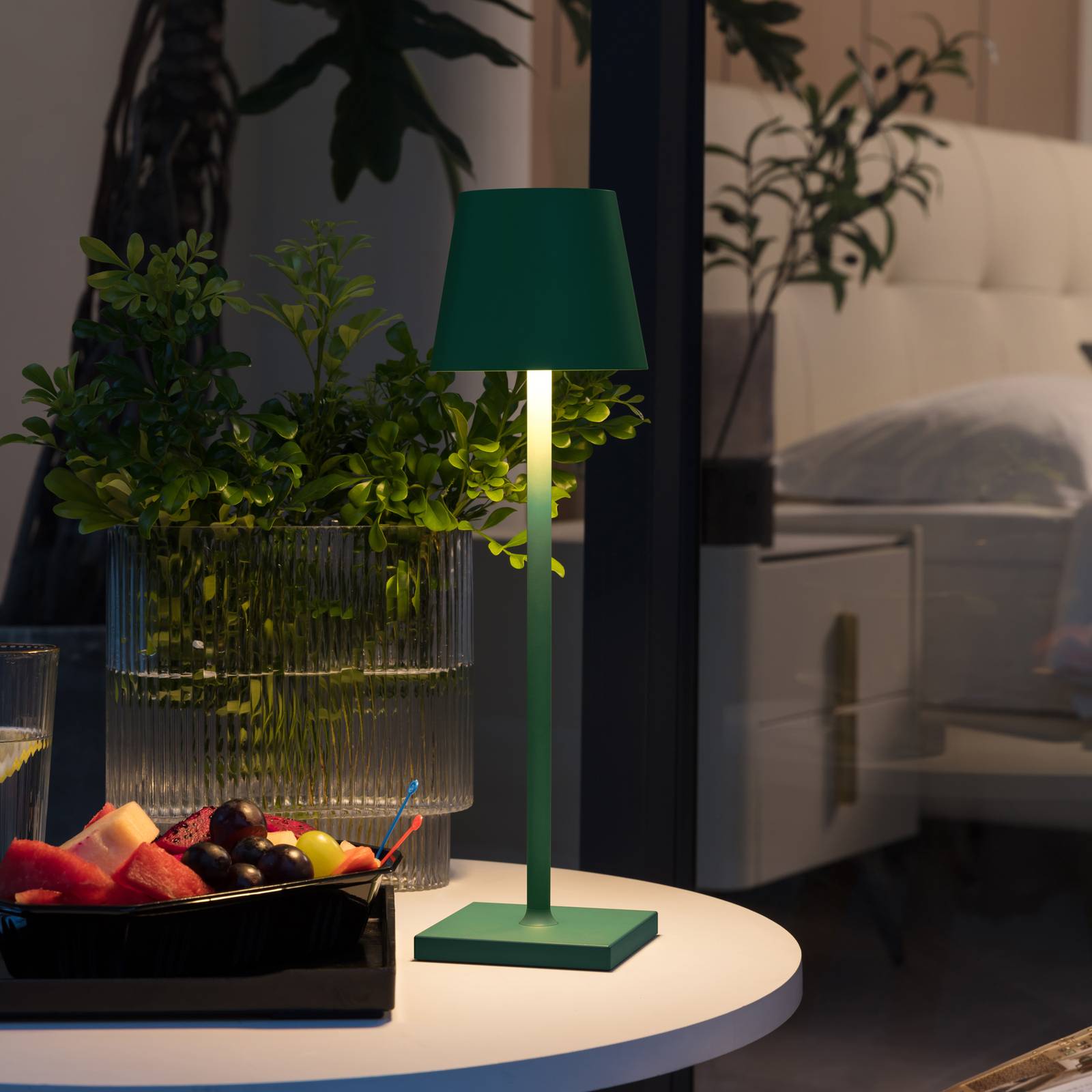 Lindby Janea lampe table batterie LED vert foncé