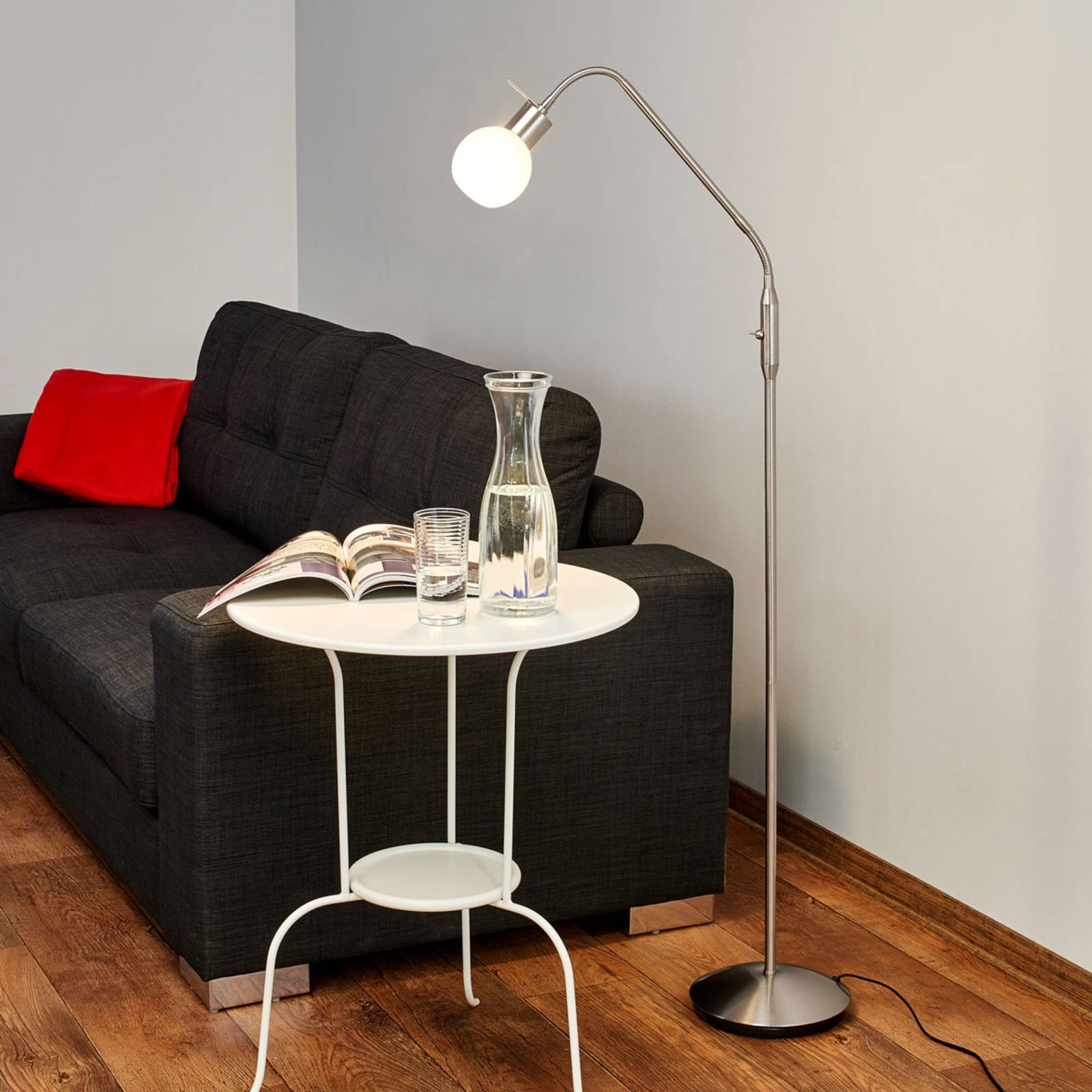 Lindby smalle LED-vloerlamp Elaina mat nikkel, voor woon-/ eetkamer, metaal, glas, E14, 4.5 W, H: 162 cm