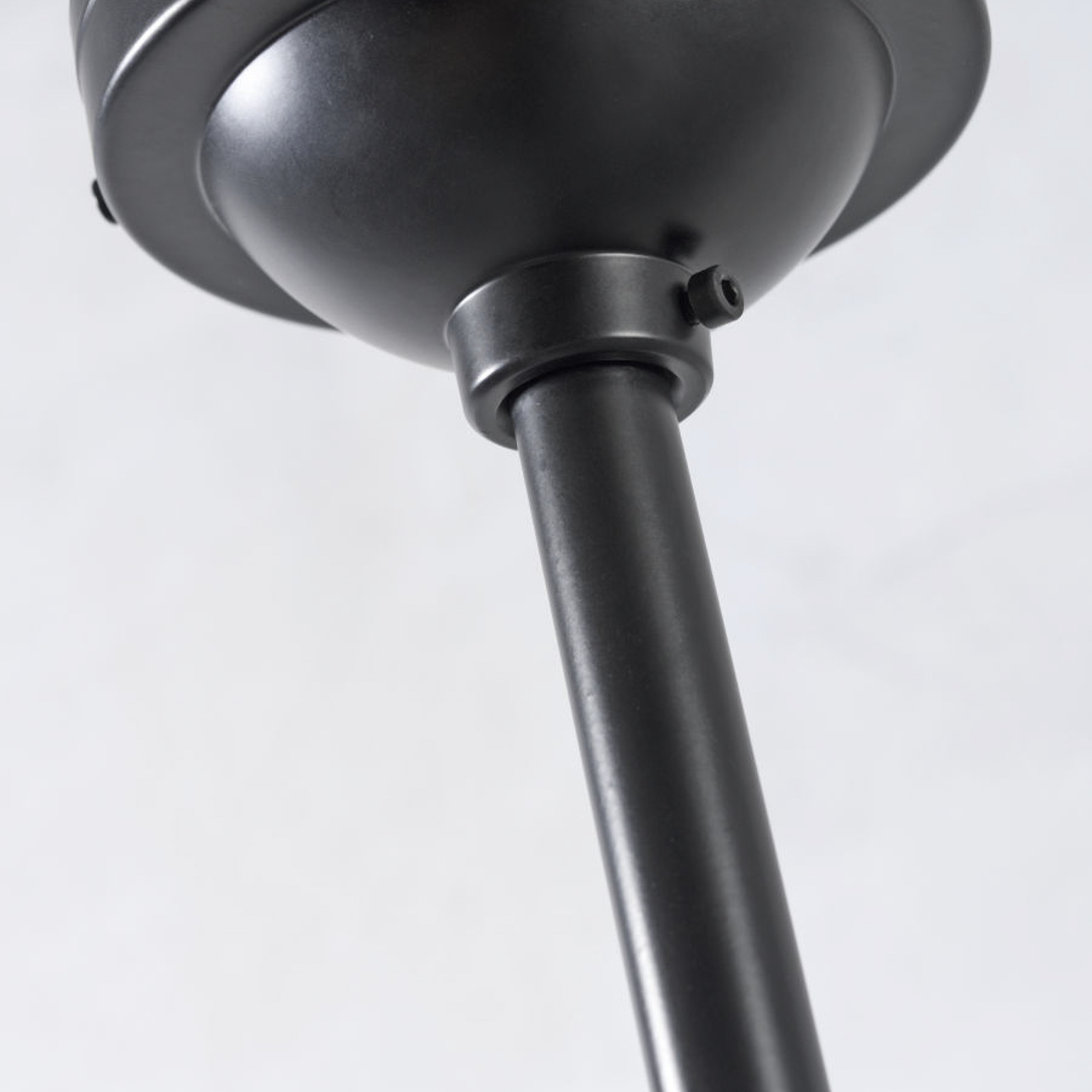 Radi se o visećoj lampi RoMi Amsterdam H5, crne boje