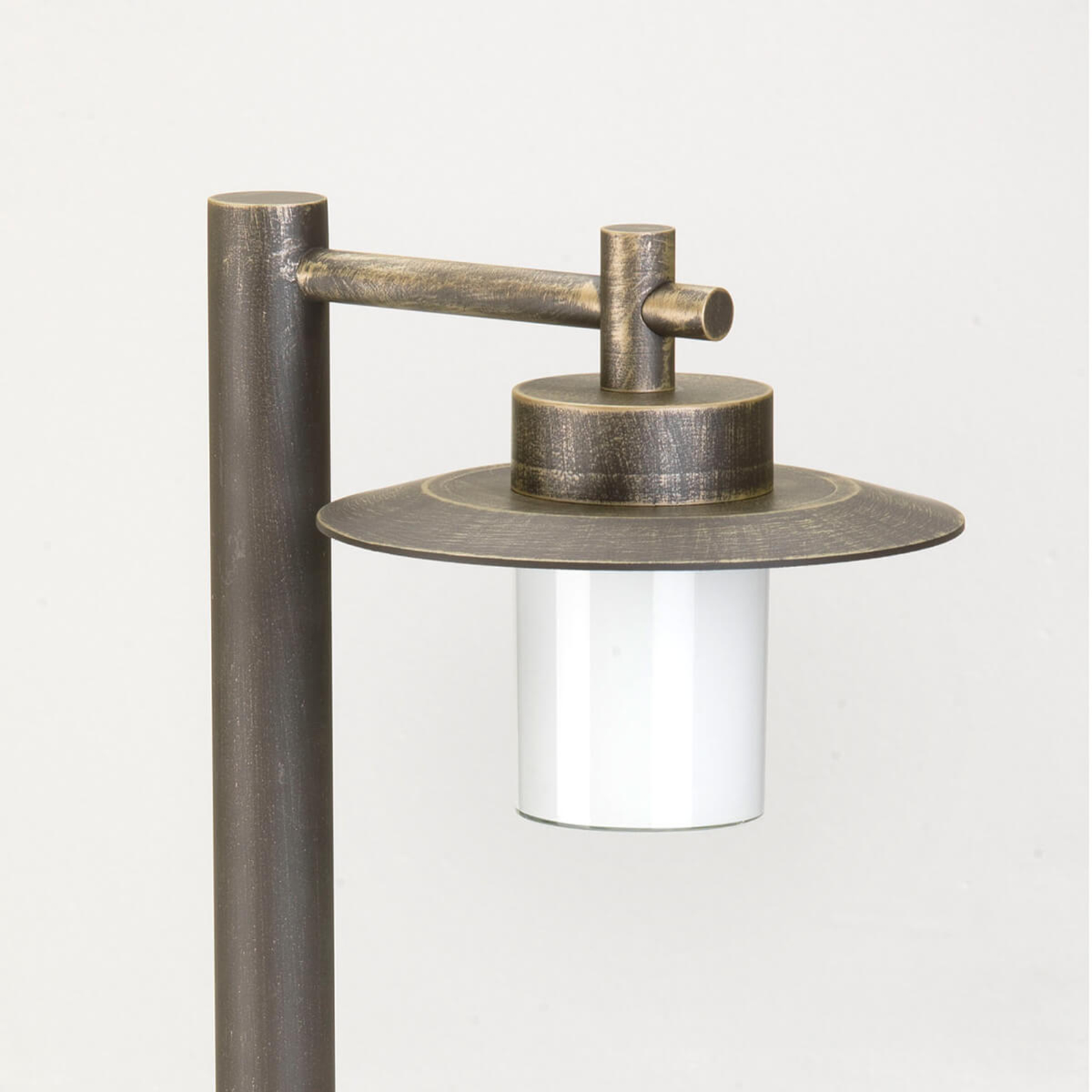 Modern country house style - Fiona path light