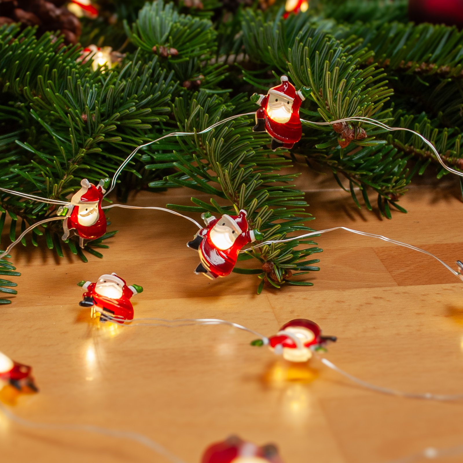 Lindby Motje catena LED, babbo Natale