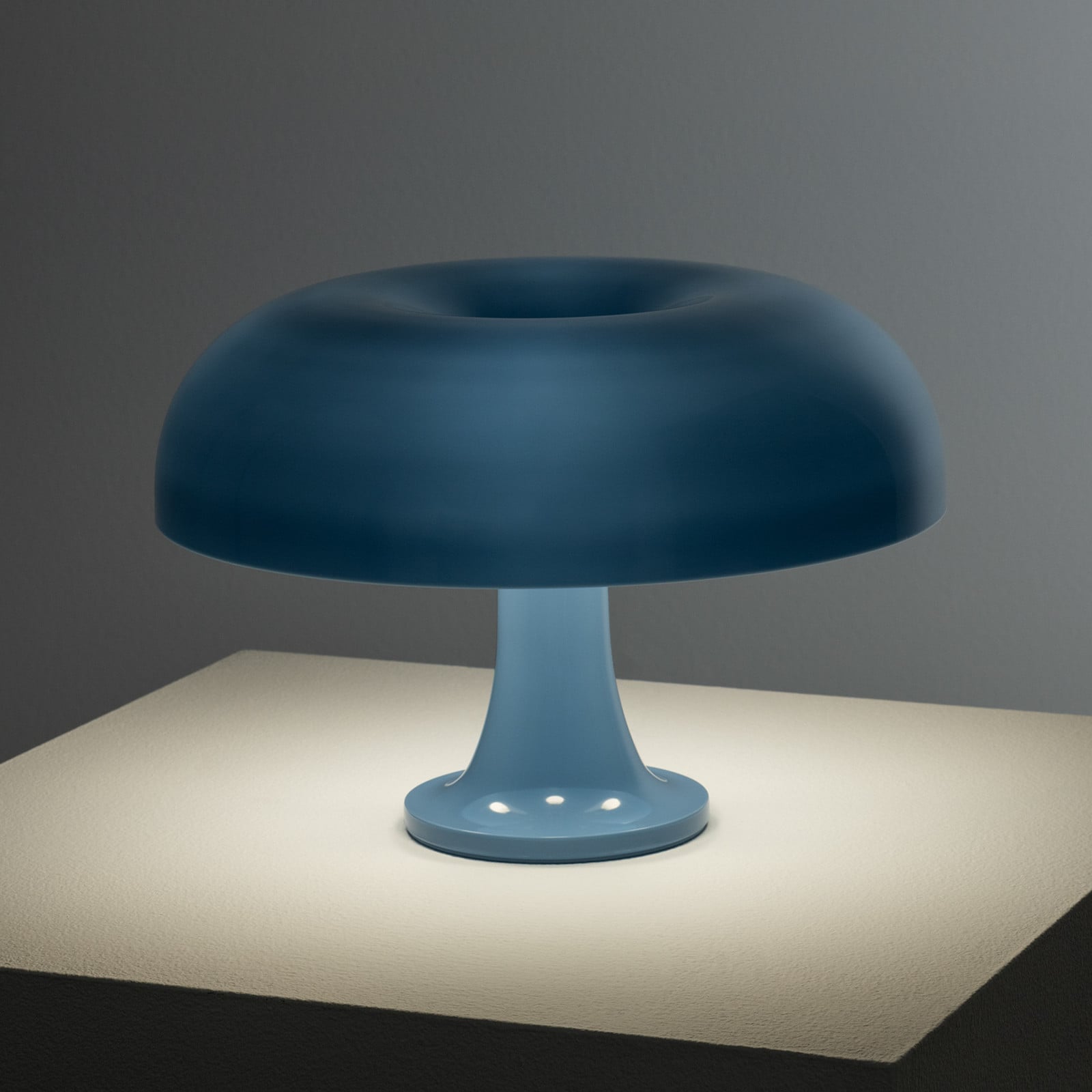 Nessino bordlampe, lyseblå, Ø32 cm – Artemide - Stue - Design - Plastik - Med én lyskilde
