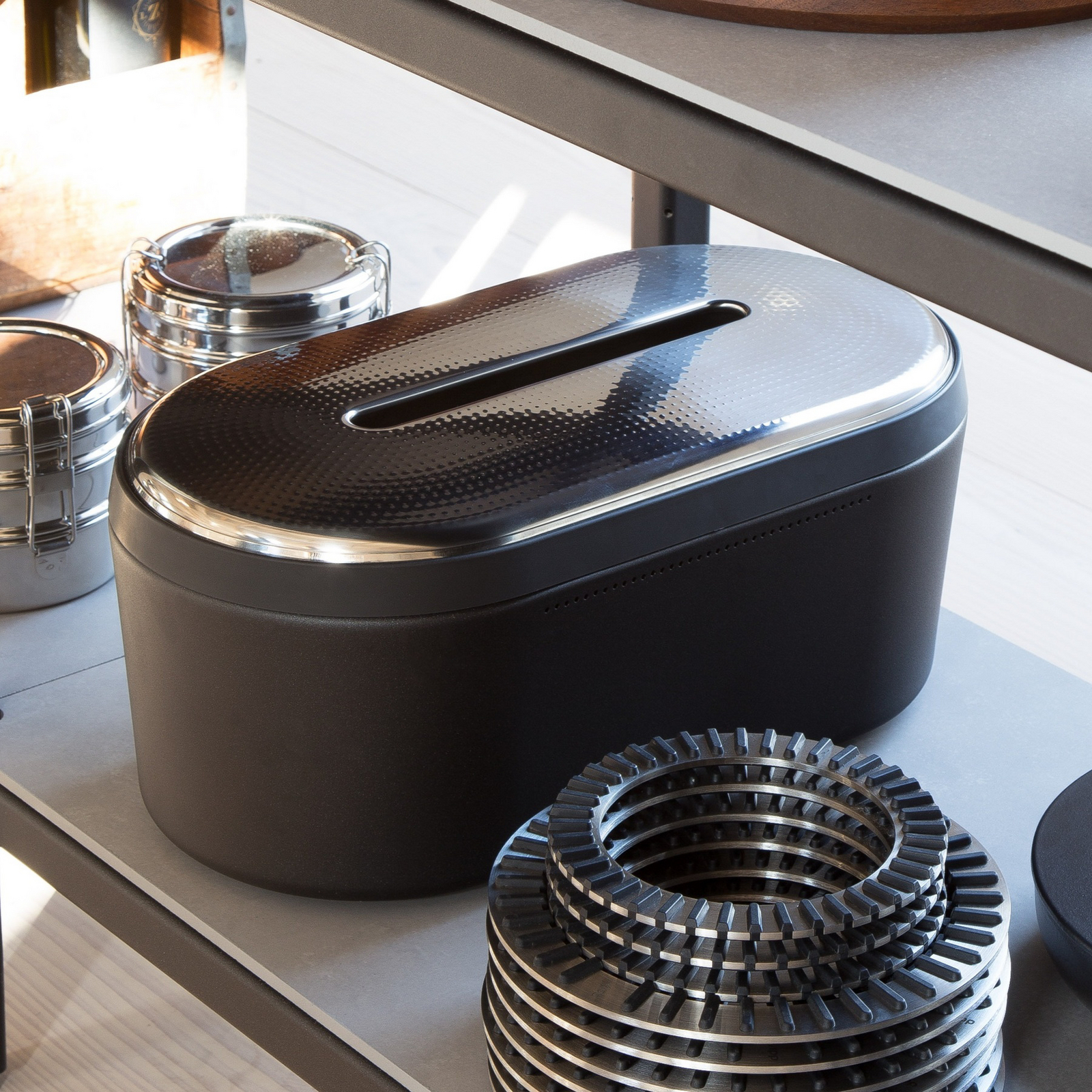 Vipp270 Brotkasten, schwarz, 41,5 cm x 19 cm - Vipp