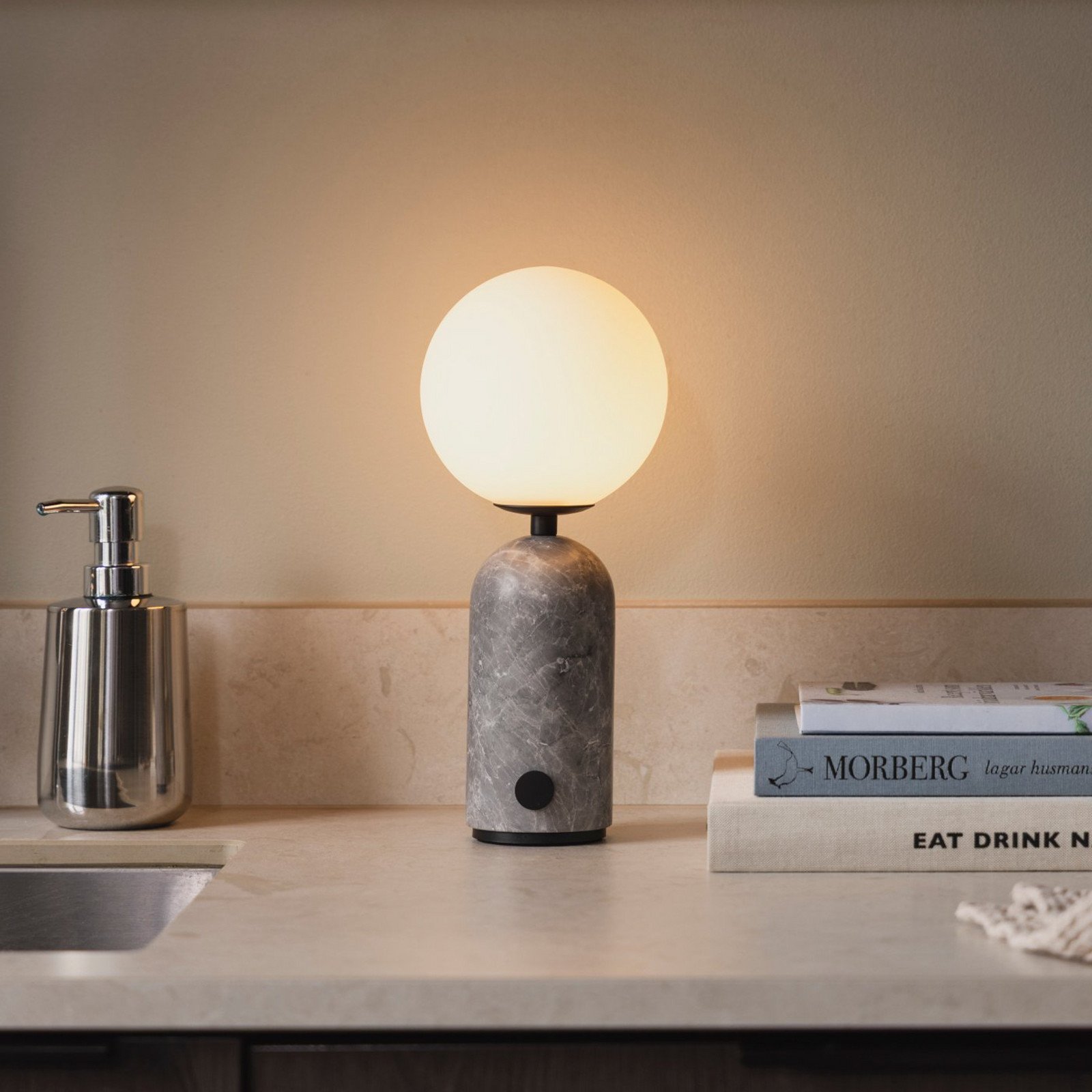 Globen Lighting Lampă de masă cu baterie Torrano marmură gri - Camera de zi / sufragerie - Design - marmorat gri alb opal - Piatră