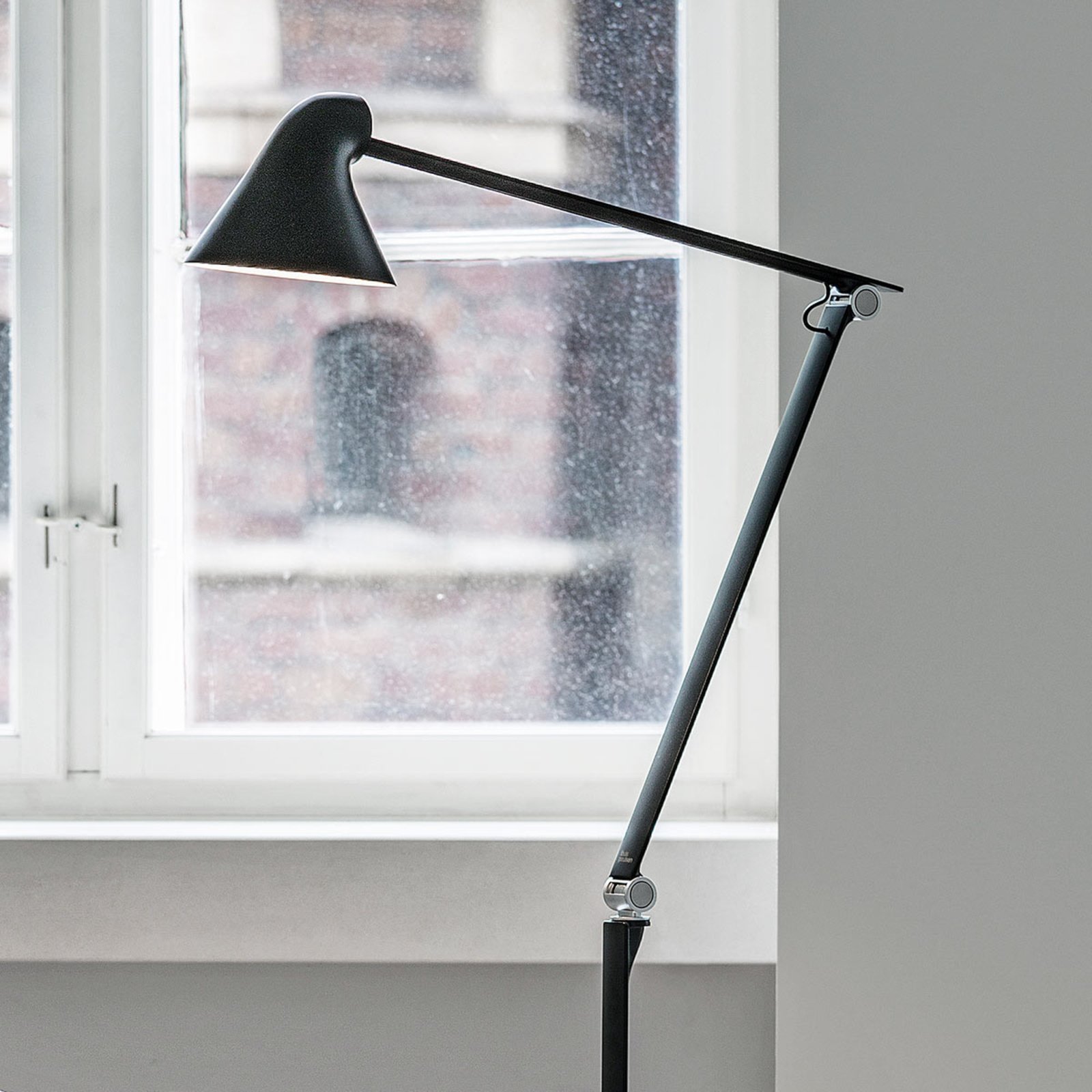 NJP Lampadaire Noir - Louis Poulsen