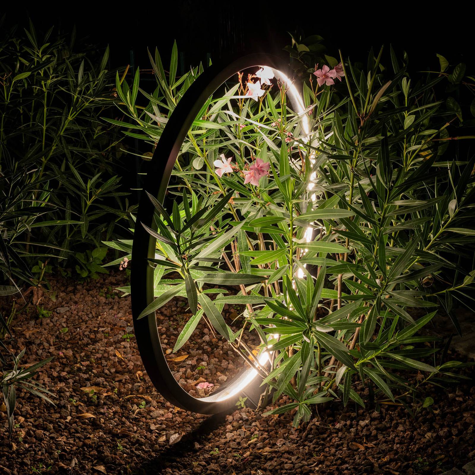 Lampa tarasowa LED Artemide O, Ø 45 cm