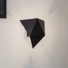 Applique Shield dalla forma angolare, nera