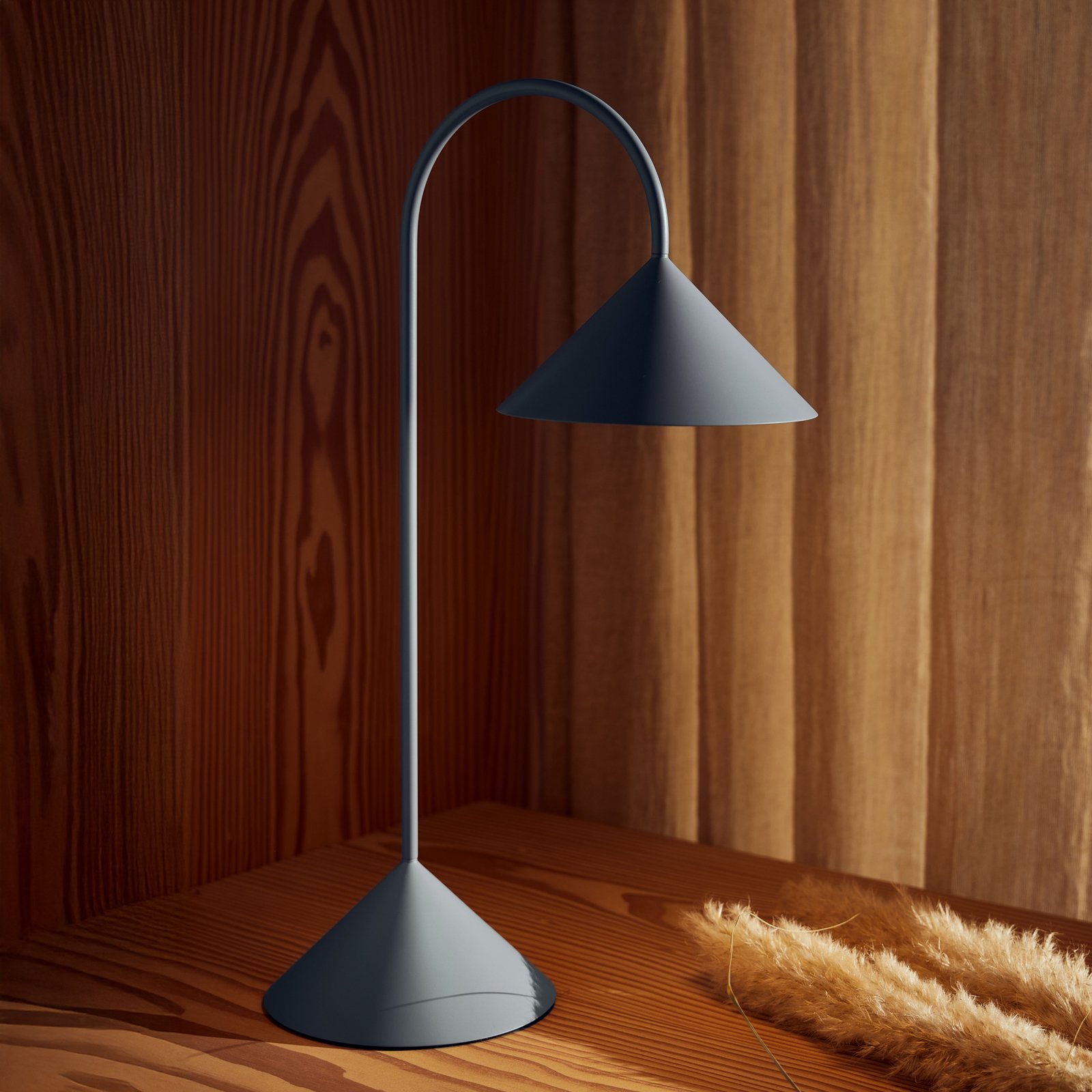 Grasp LED-batteridriven bordslampa, ljusblå, höjd 47 cm, metall - FRANDSEN