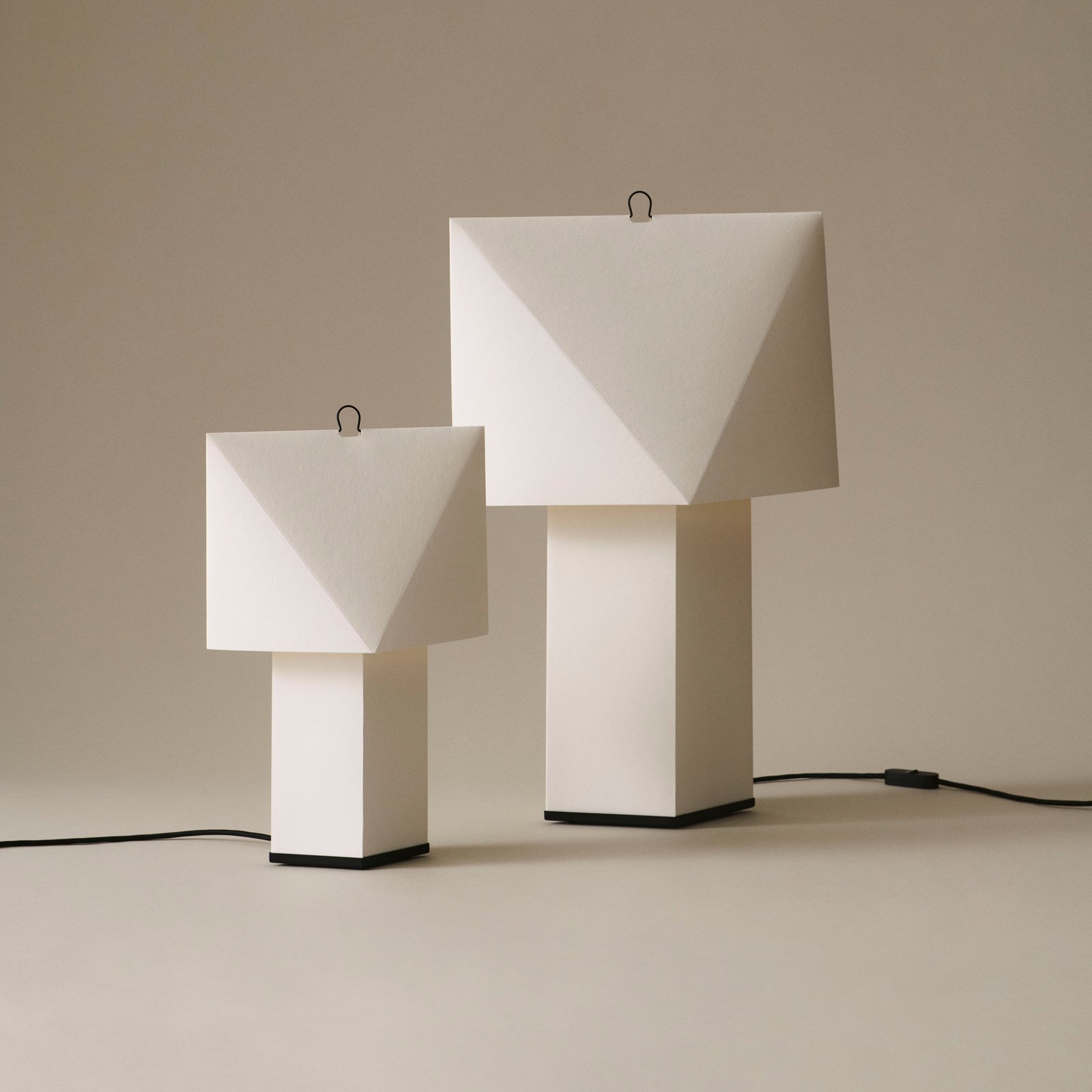 Aplat Tischlampe, Höhe 66 cm, weiß, Seidenpapier E14 - HAY