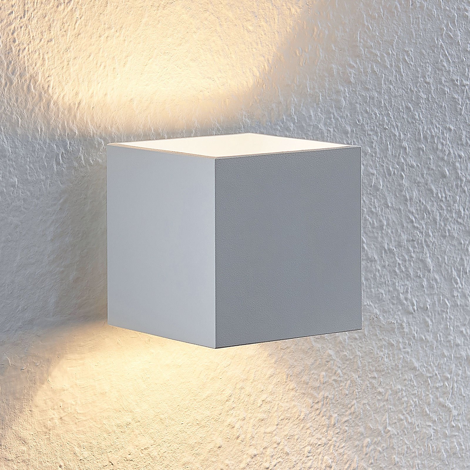 Lindby Mirza aluminijasta stenska svetilka, kotna, bela