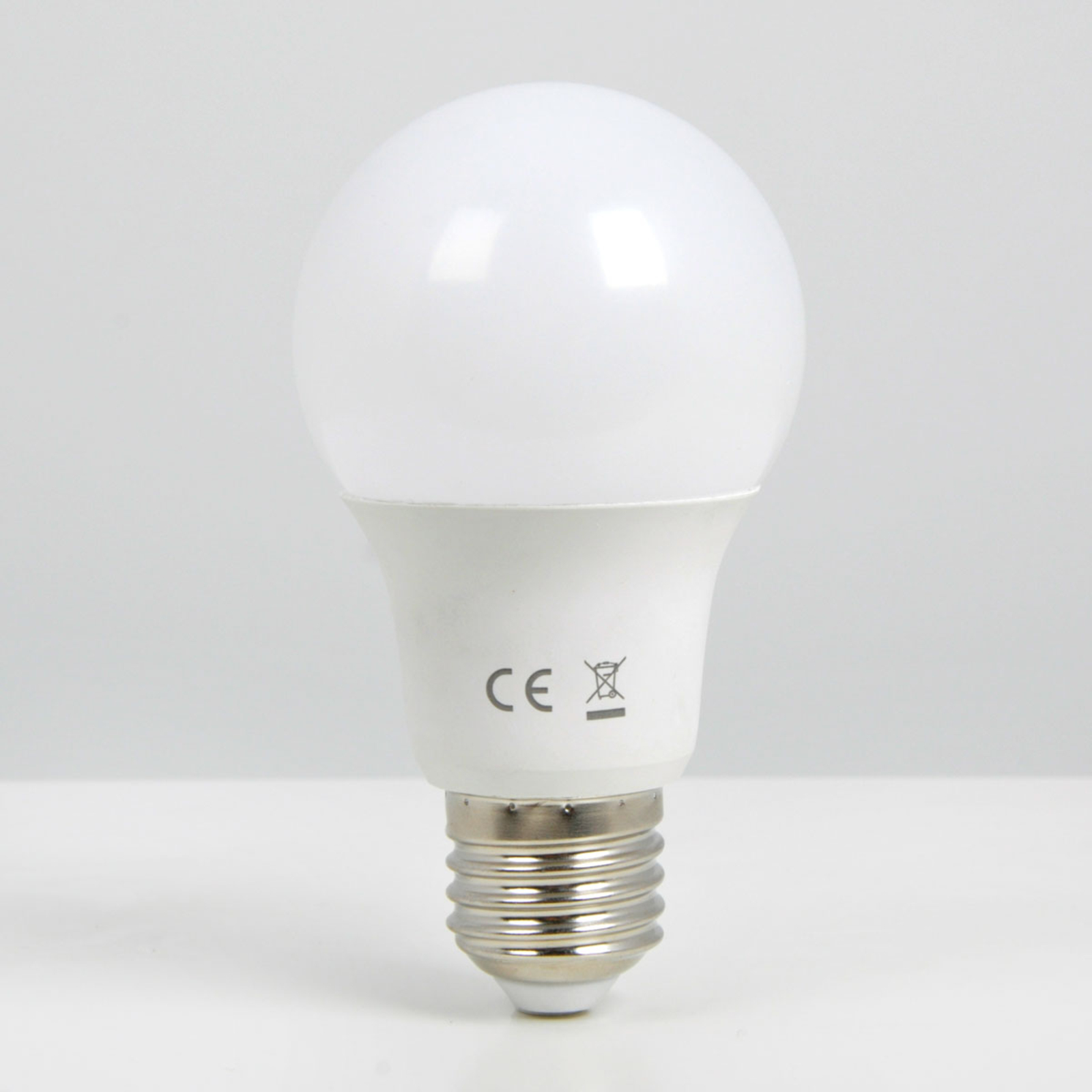 LED-lamppu, E27, 10 W, lämmin valkoinen, 800 lumenia, easydim