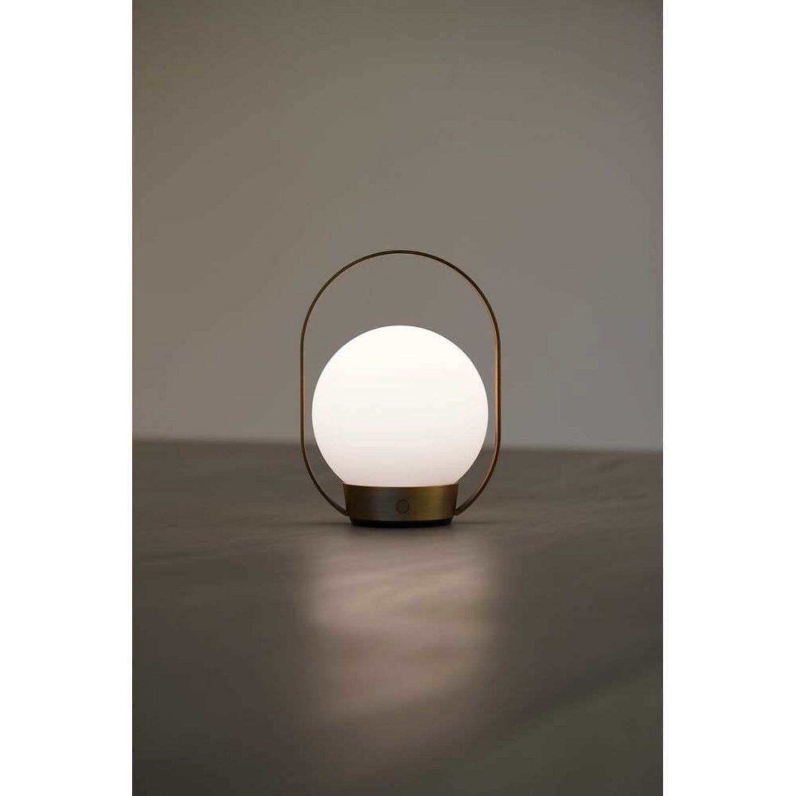 Palla T1 Portable Bordlampe Burnished Brass ANTIDARK - Soveværelse - Aluminium billede