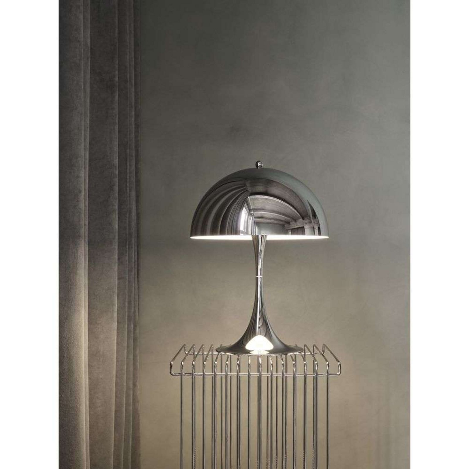 Panthella 320 Stolová Lampa High-Gloss Chrome-Plated - Louis Poulsen