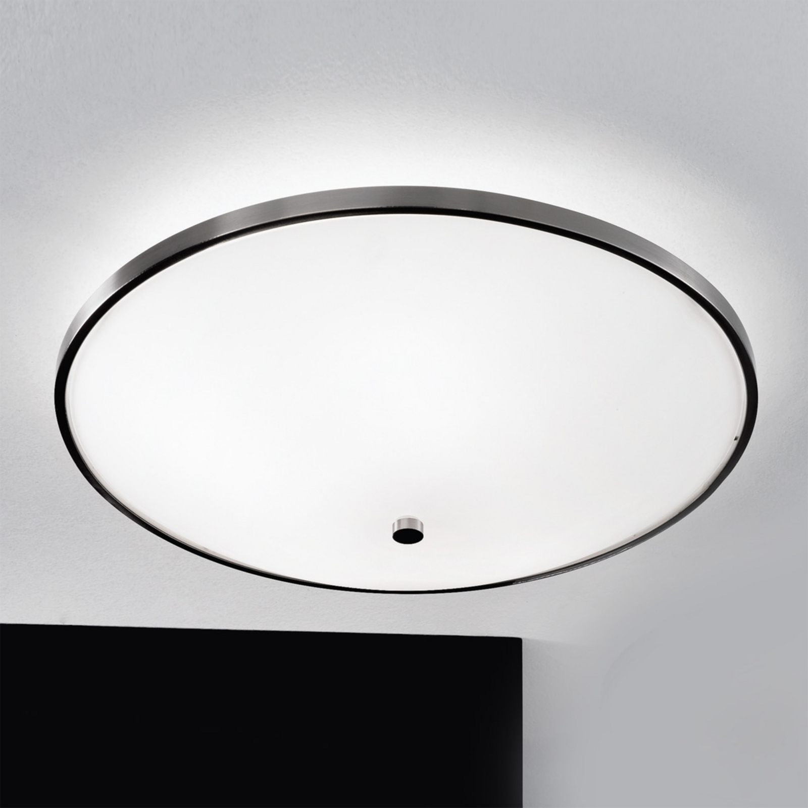 Vielseitige Deckenleuchte Samira mit Metallrand