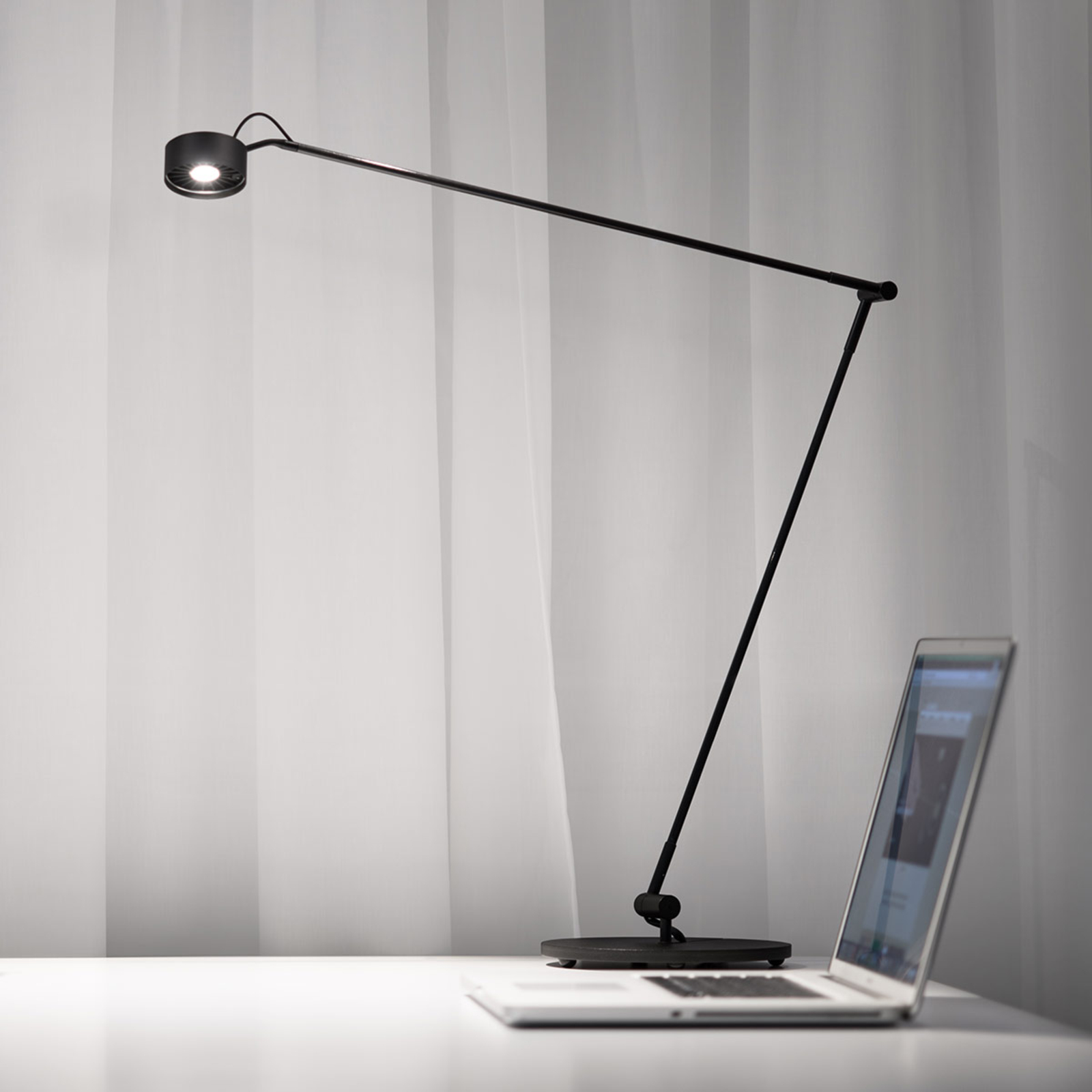 LED Tischleuchte Basica 930 E mit Ausleger,schwarz LED Tischleuchte Basica 930 E mit Ausleger,schwarz