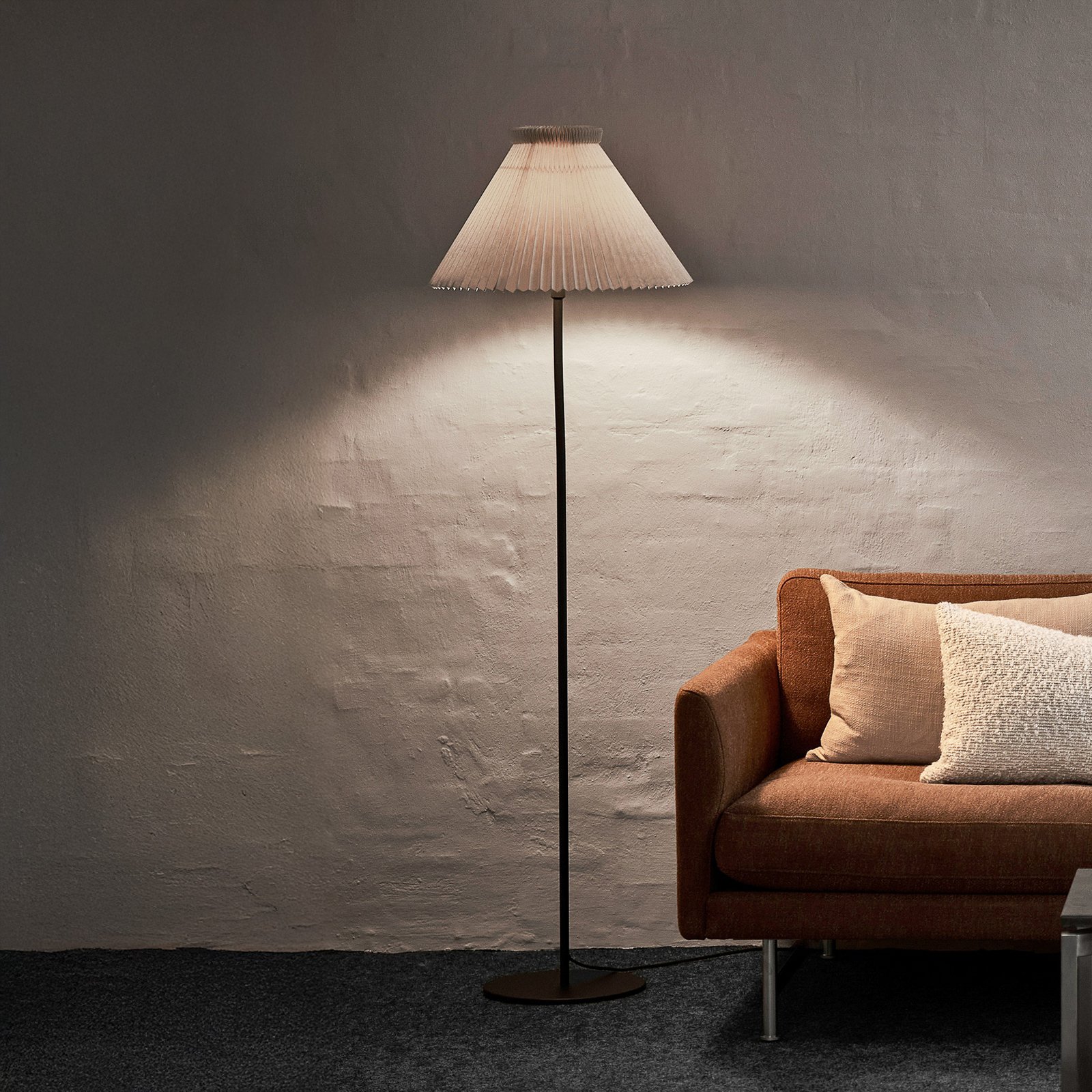 LE KLINT Stehleuchte LK 334, Papier, weiß, Höhe 155 cm