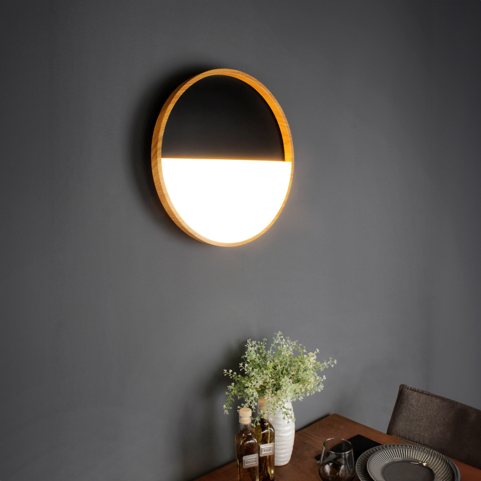 LED wall light Vista, black/wood light, Ø 30 cm