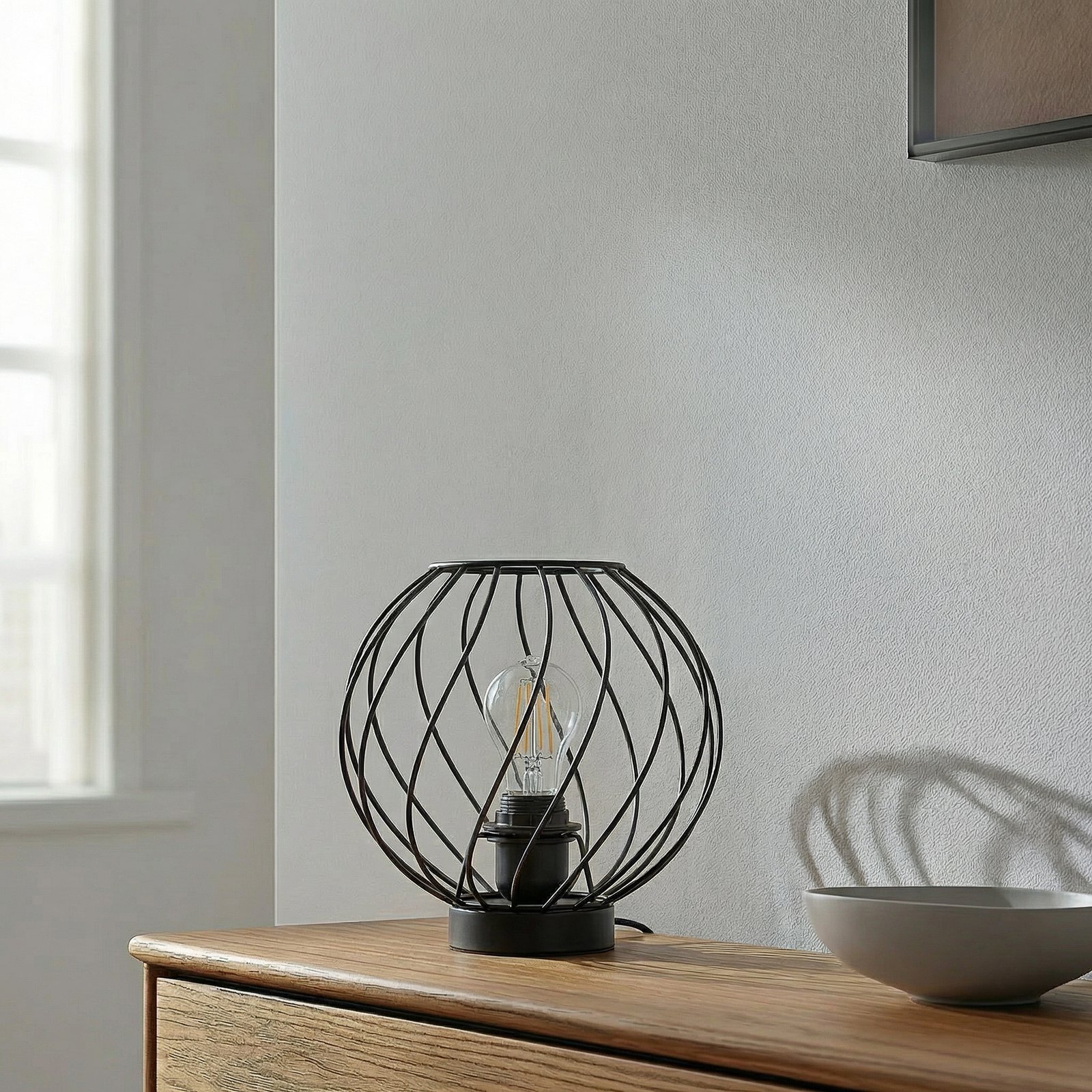 Lindby table lamp Danika, black, metal, Ø 25 cm
