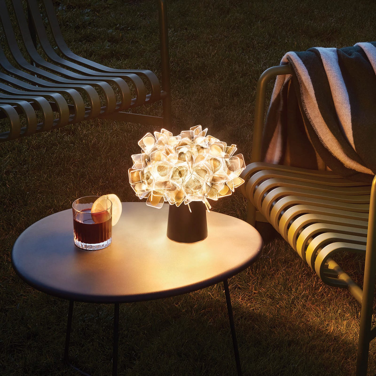 Clizia LED-batteridrevet bordlampe Mama Non Mama Gold/Black Clizia Mama Non Mama Slamp - Stue - Design - Plastik - Med skærm