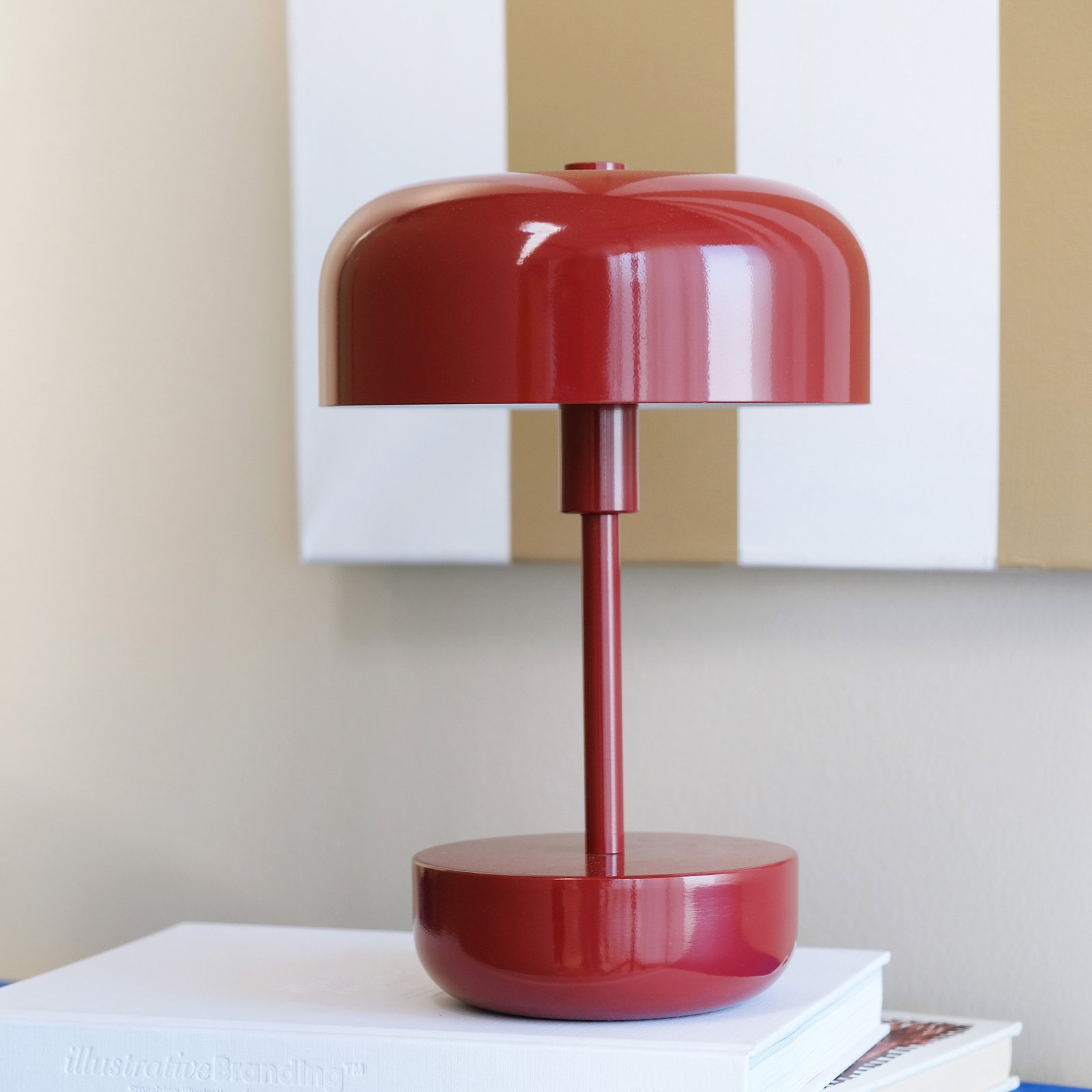 Dyberg Larsen Haipot galda lampa IP44 ar uzlādējamu akumulatoru sarkana