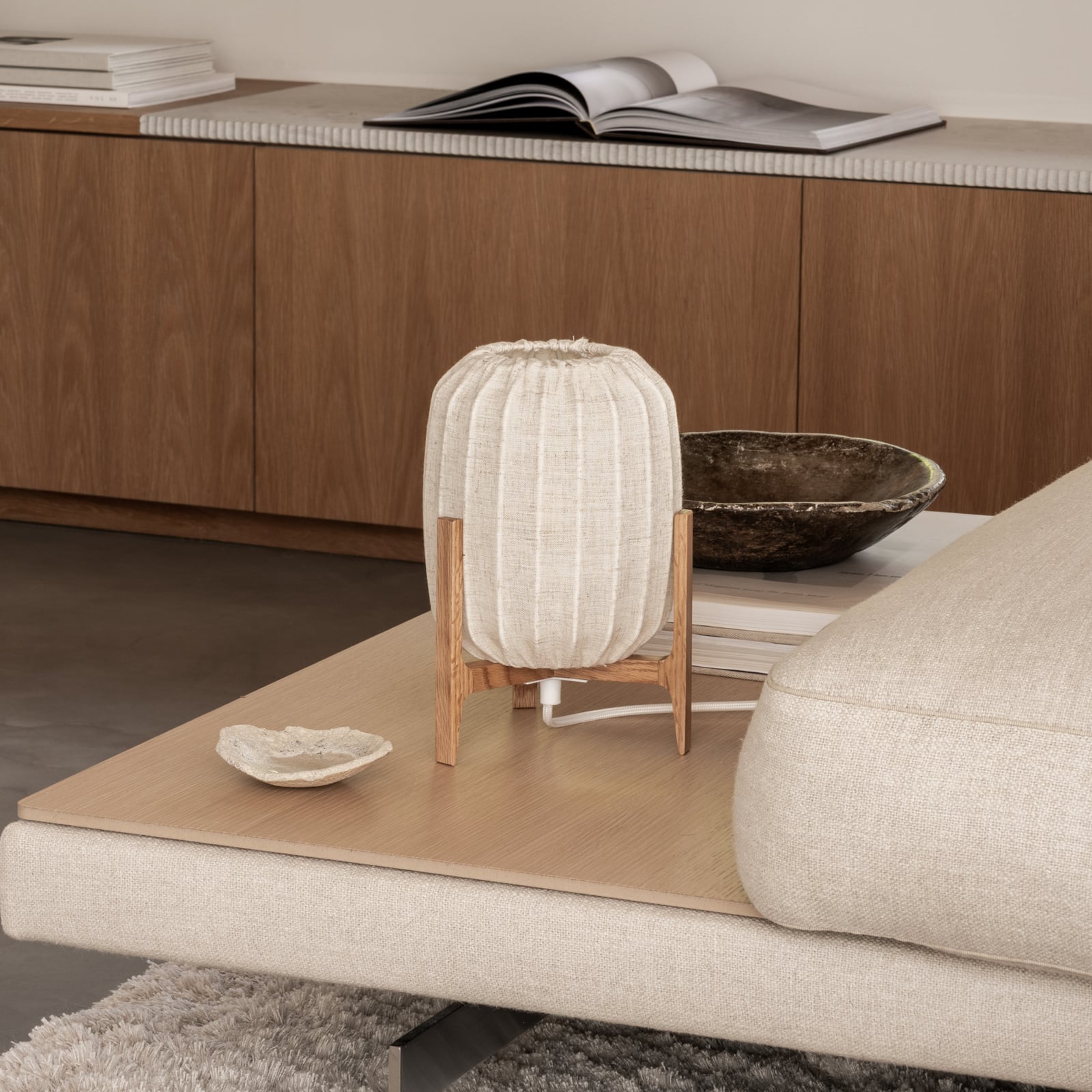 Prisma bordlampe, eik/beige, 24 cm, tre – Watt &amp; Veke