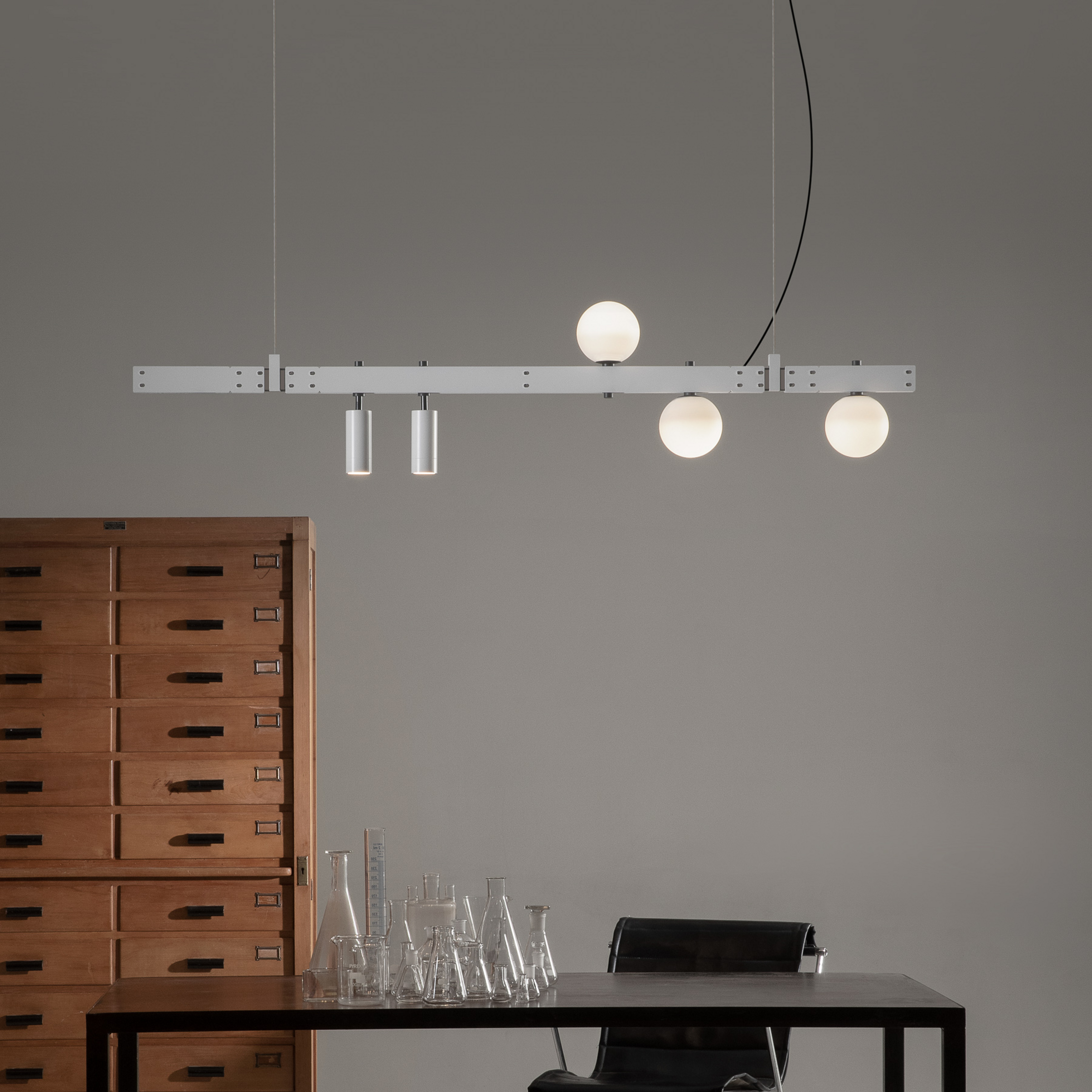 Karman Stant LED-pendel med aluminiumsstang