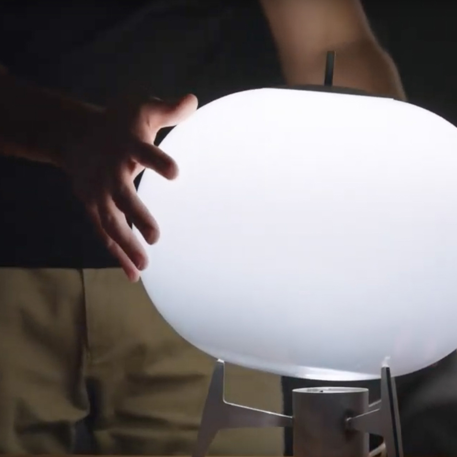 OLEV Antartic designerska lampa stołowa opal/tytan