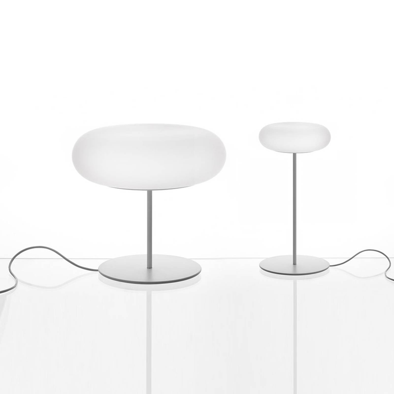 Artemide Itka lampa stołowa Ø 35 cm ze stojakiem