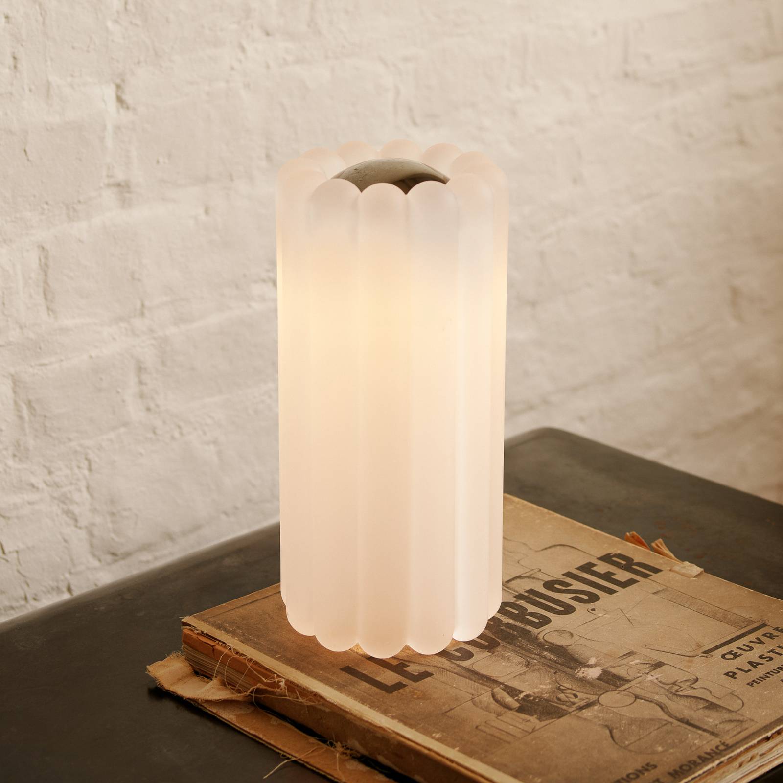 Levně Tom Dixon Tom Dixon LED stolní lampa Press, matné sklo, výška 24 cm