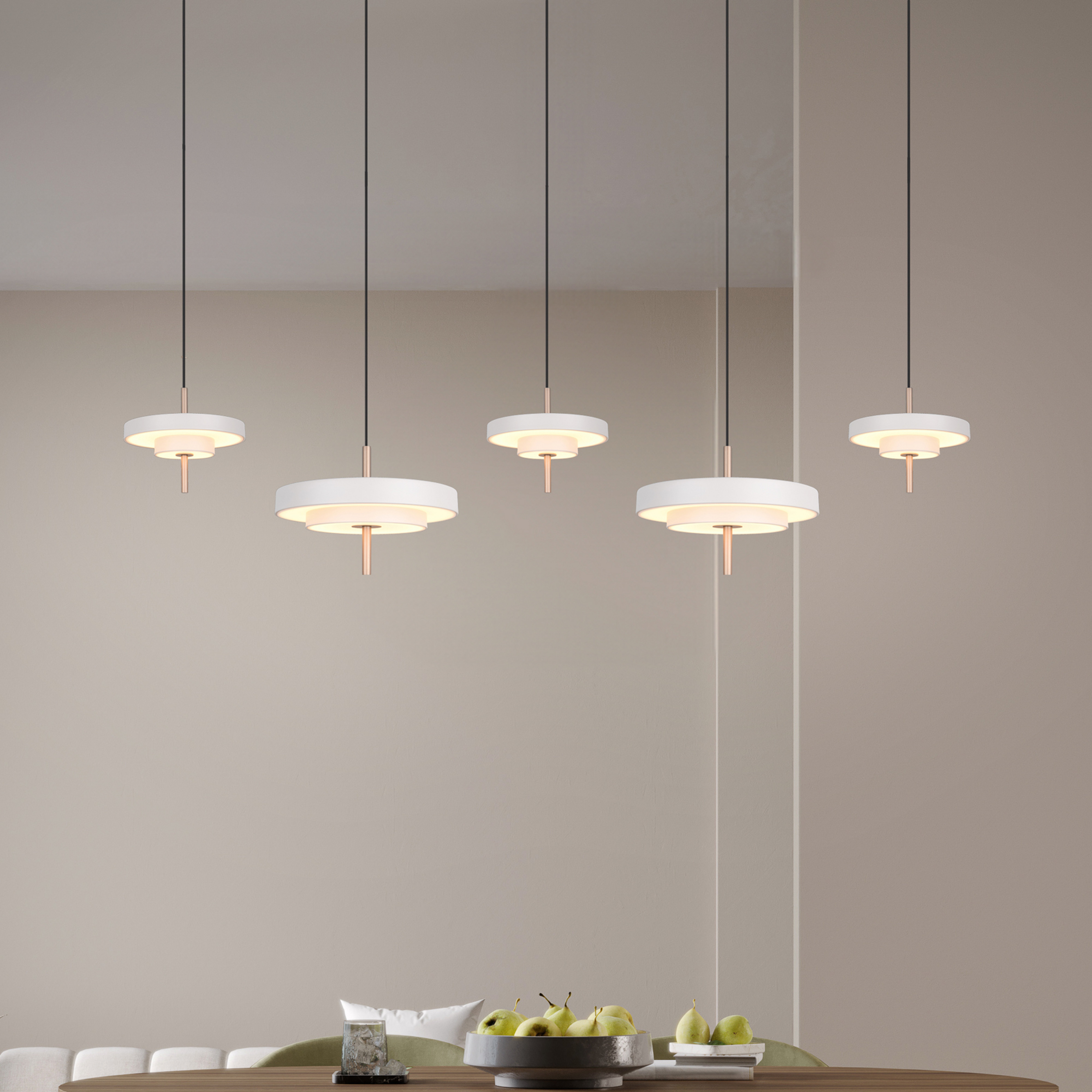 Suspension LED Keaton, gris clair, longueur 140 cm, CCT, à 5 lampes.