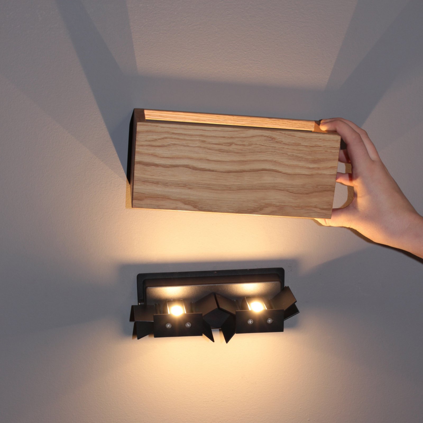LED-seinävalaisin Shine-Wood, tammi/musta, leveys 23 cm, puu