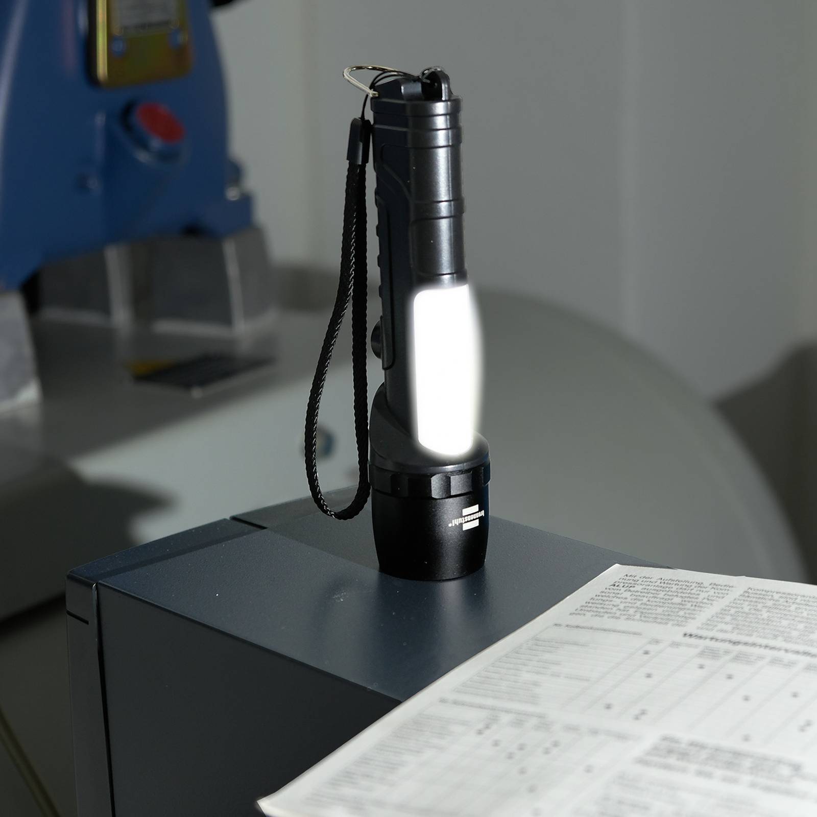 LED-ficklampa LuxPremium LED-Flashlight THL 300