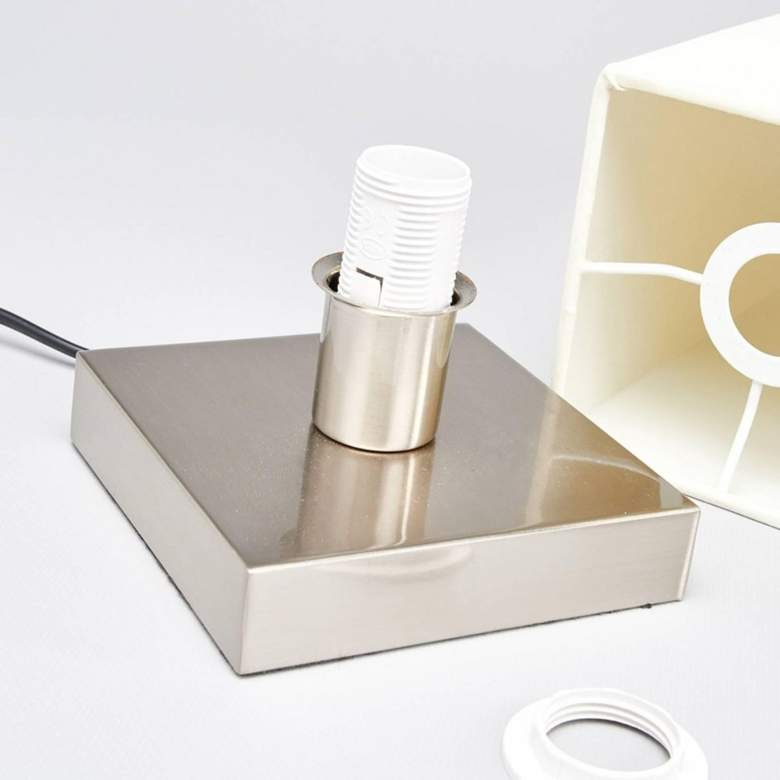 Martje LED Bordlampe Cream - Lindby