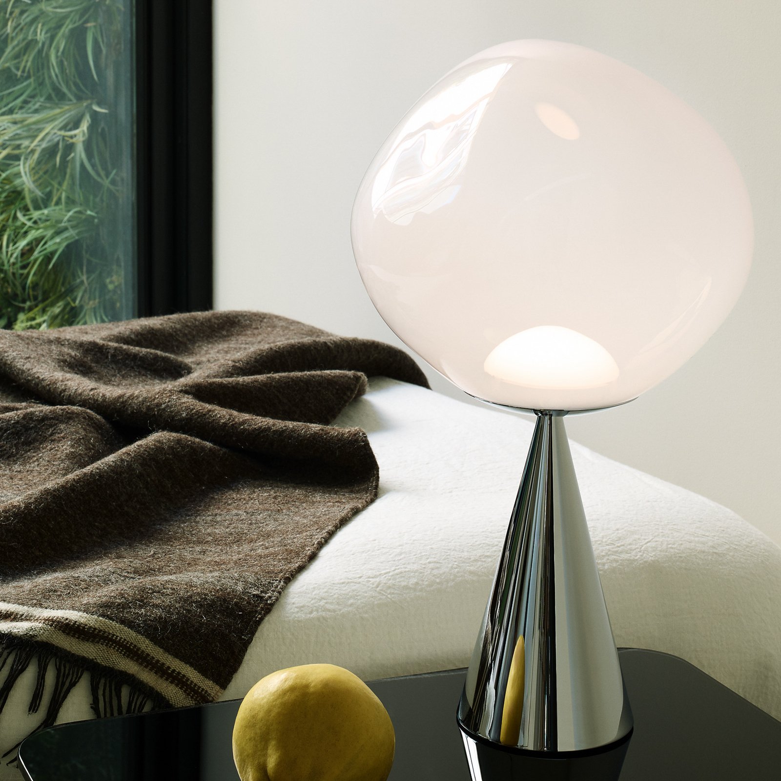 Tom Dixon Melt Cone Fat, Höhe 47 cm, opal, Fuß silberfarben