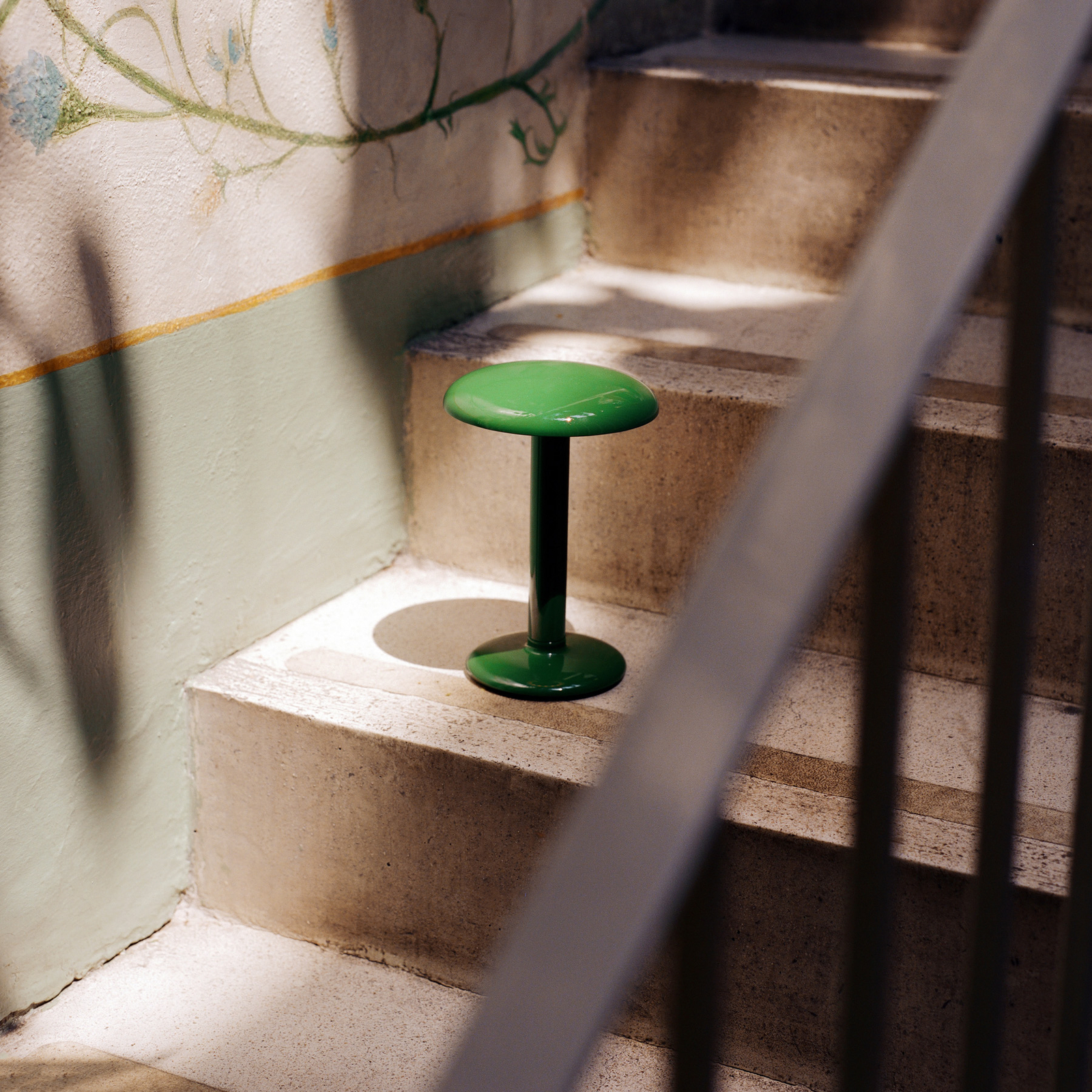 FLOS Gustave LED asztali lámpa, akkus 927 zöld