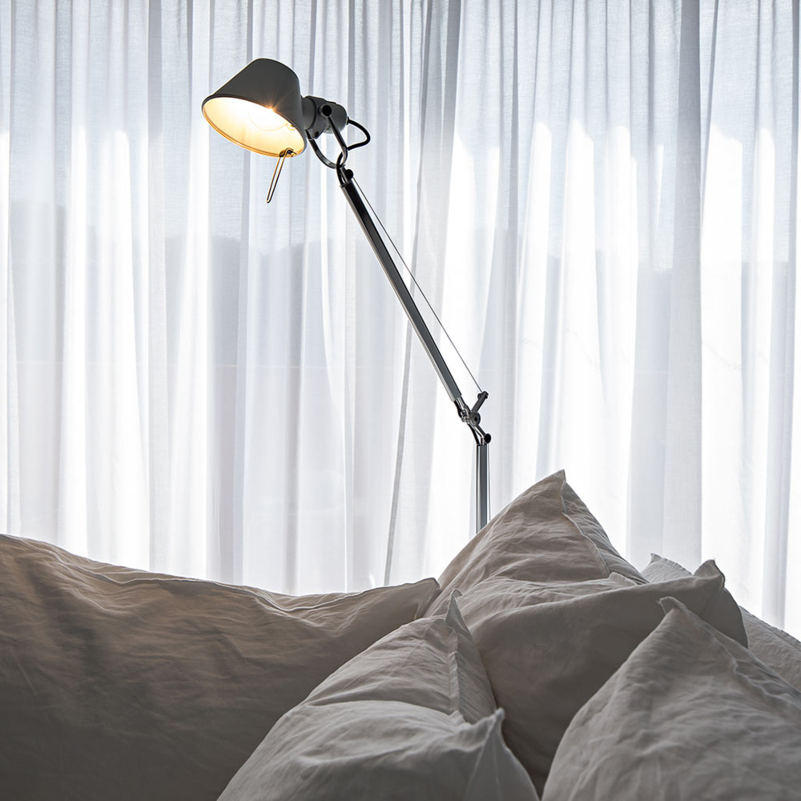 Artemide Tolomeo Reading LED floor lamp 3,000 K