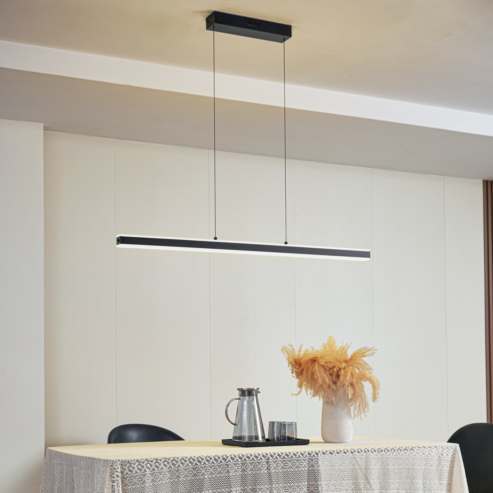 Lucande Pendolo LED-hengelampe, svart, aluminium, 120 cm