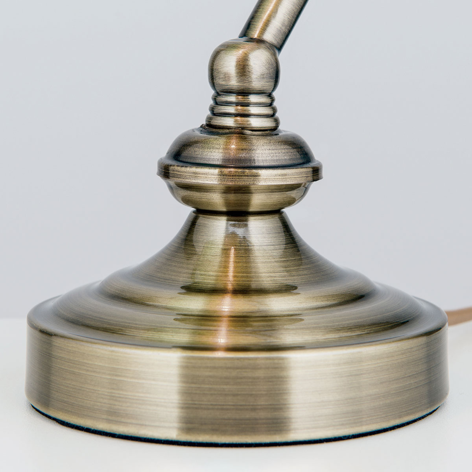 Zora – bankierska lampa stołowa, szklany klosz