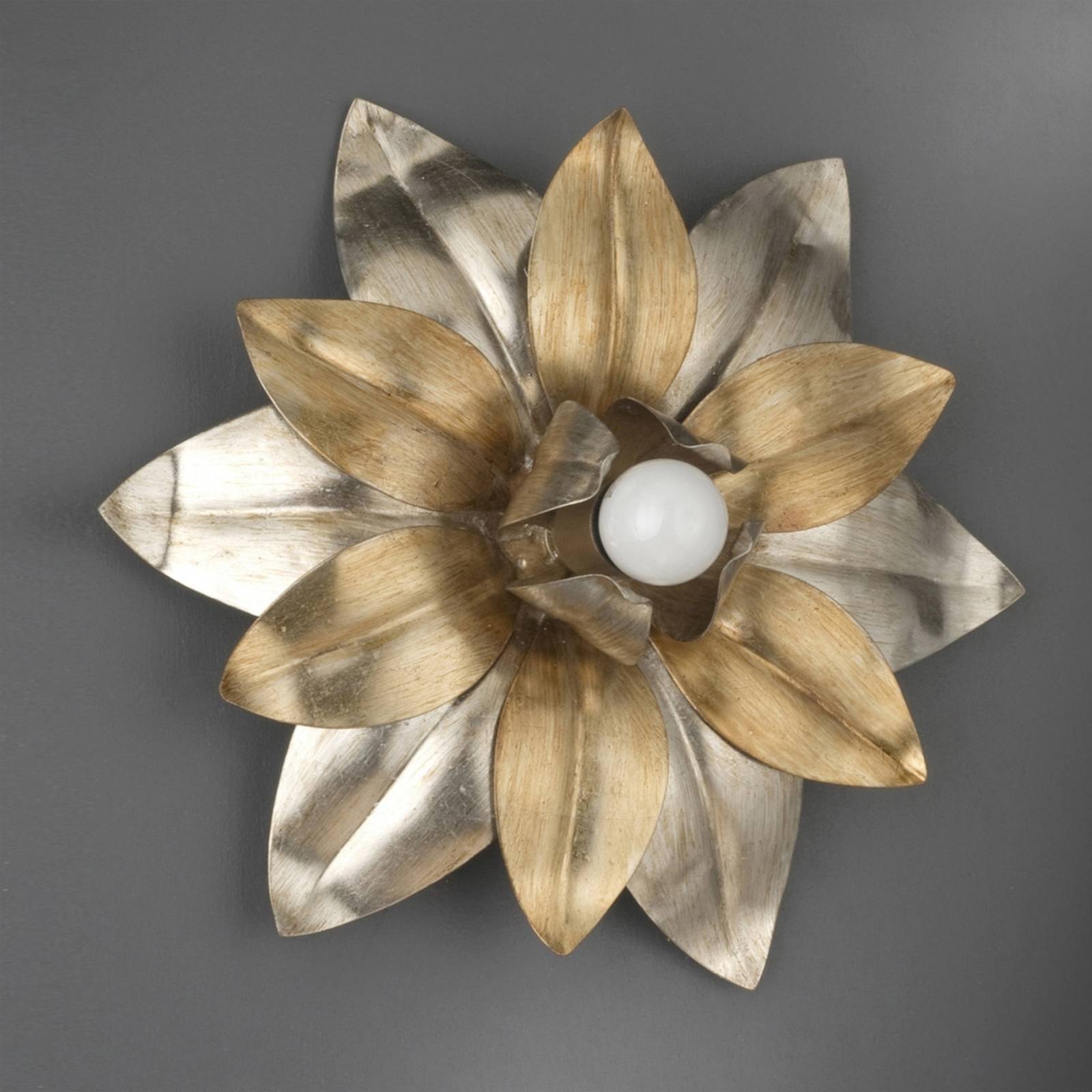 Image of Applique Marsala en forme de fleur 