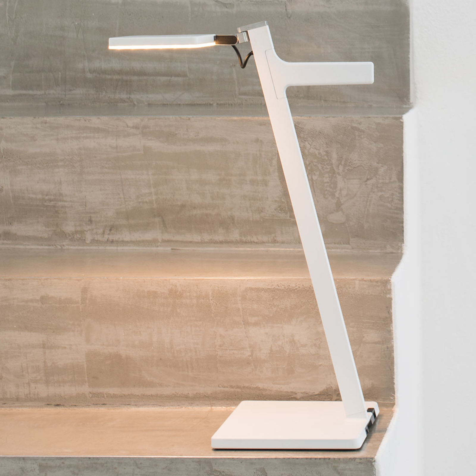 Nimbus Roxxane Leggera LED-Tischlampe