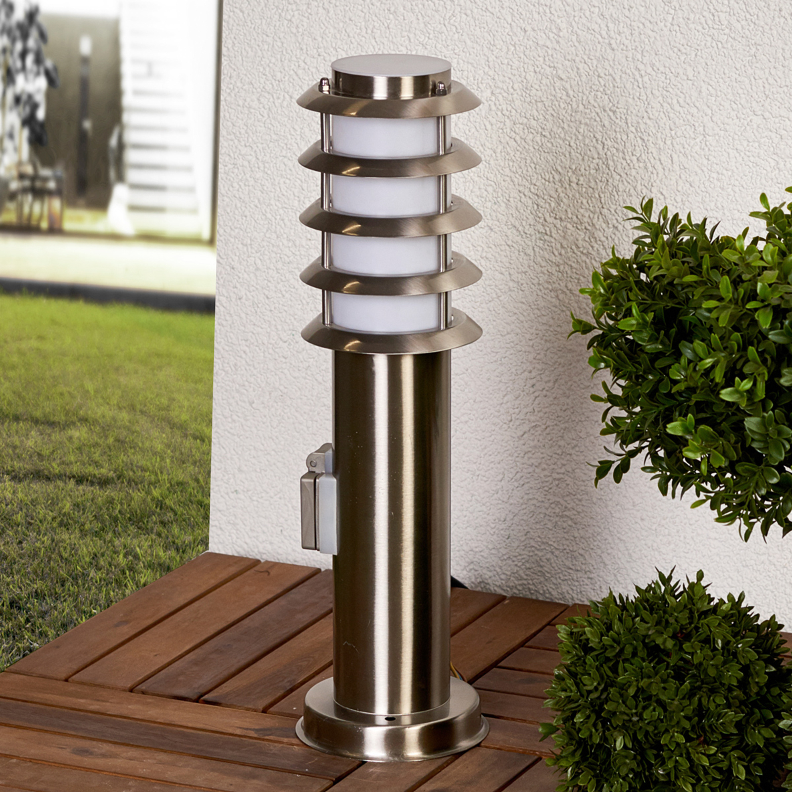 kraai cilinder lawaai Aantrekkelijke sokkellamp met stopcontact | Lampen24.nl