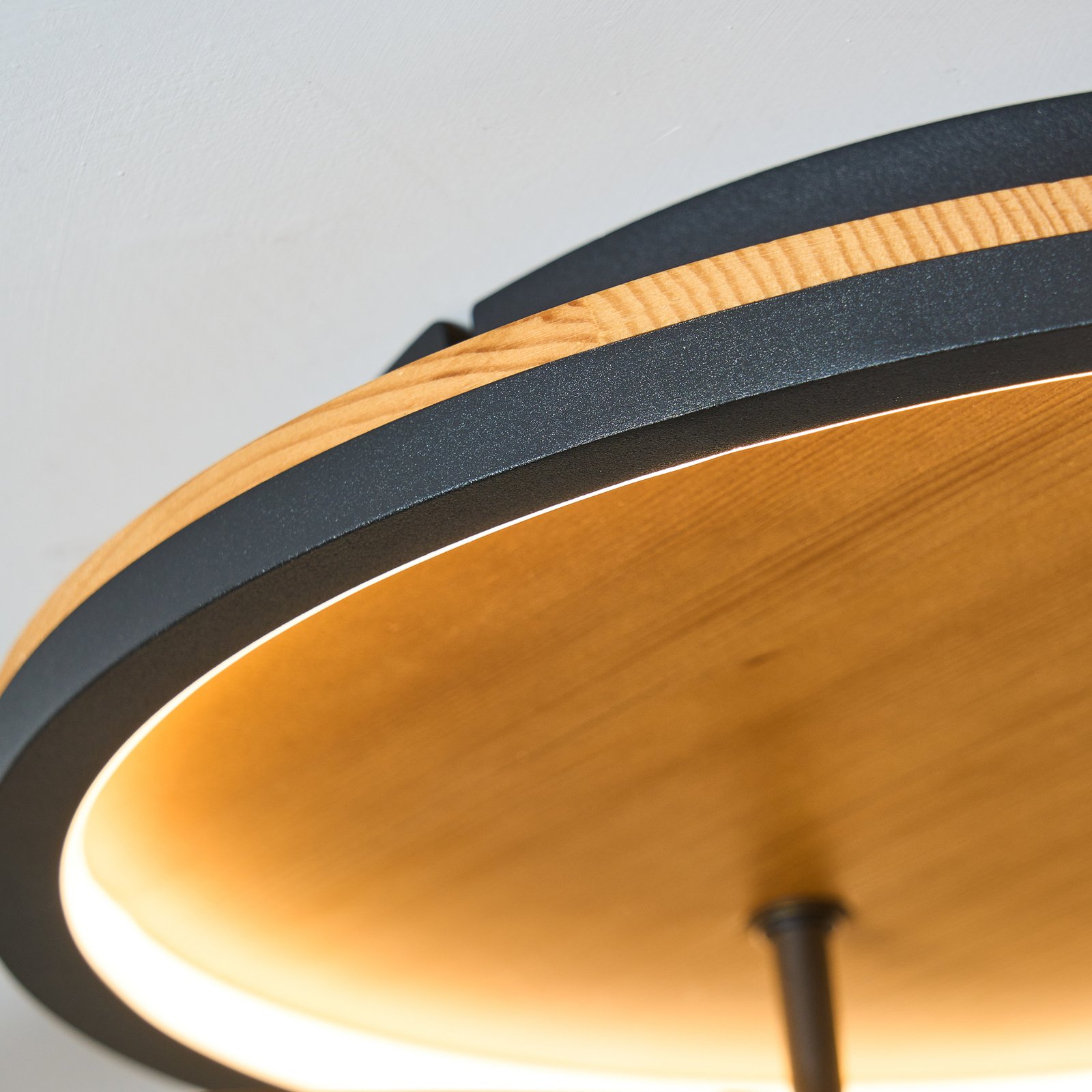 Kiru LED-loftslampe, fyrretræ, længde 87,4 cm, 2-lys, træ