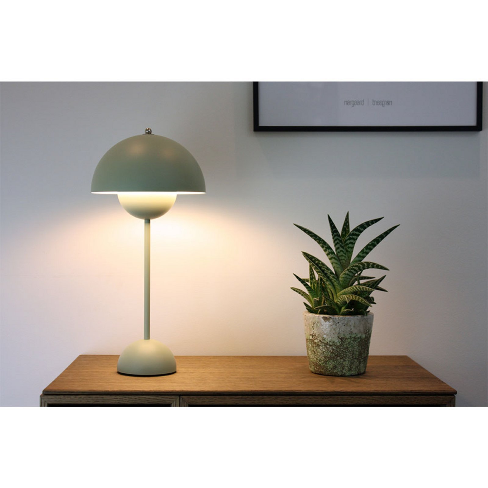 Flowerpot VP3 Bordslampa Soft Green - &Tradition