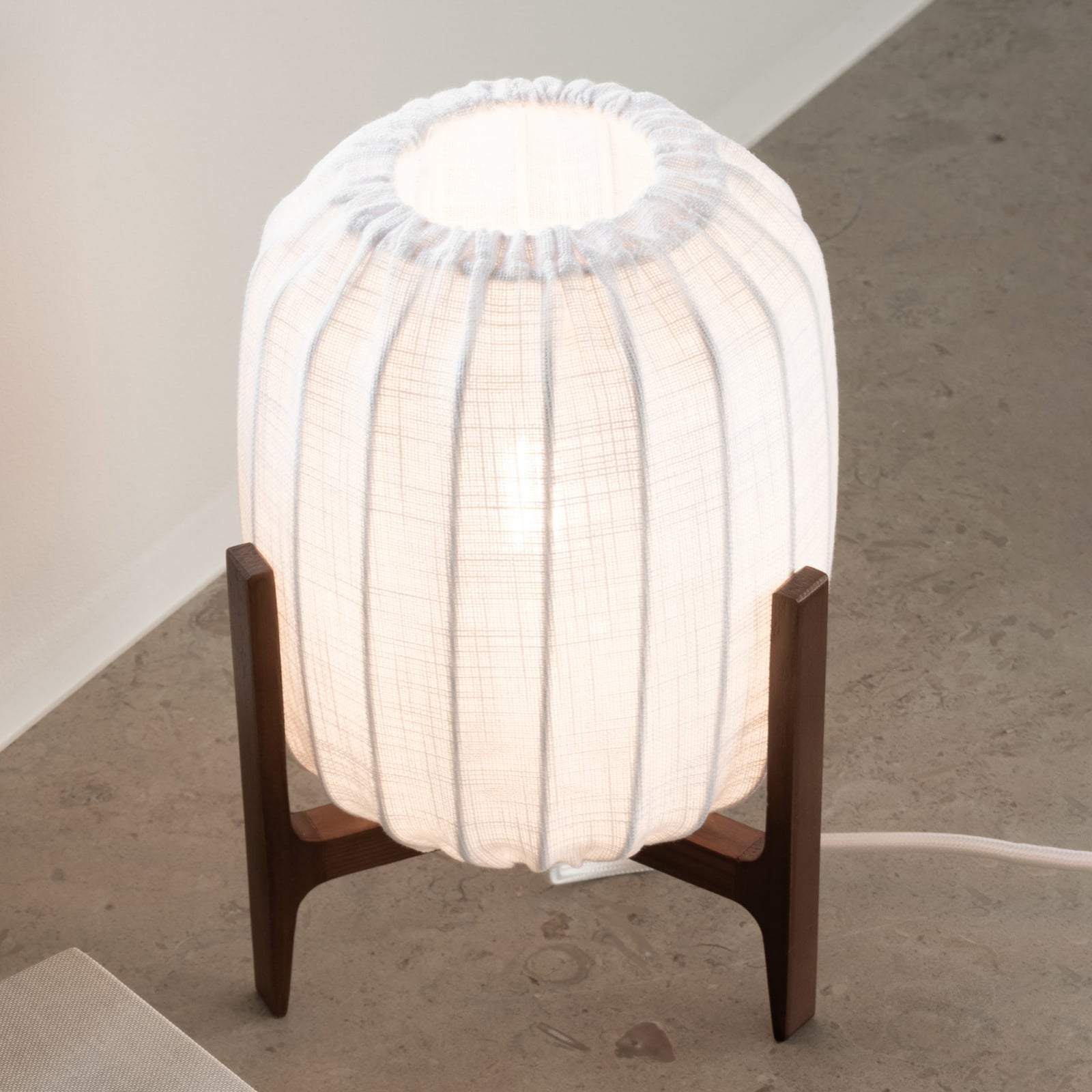 Lampada da tavolo Prisma, frassino/bianco, 24 cm, legno - Watt & Veke