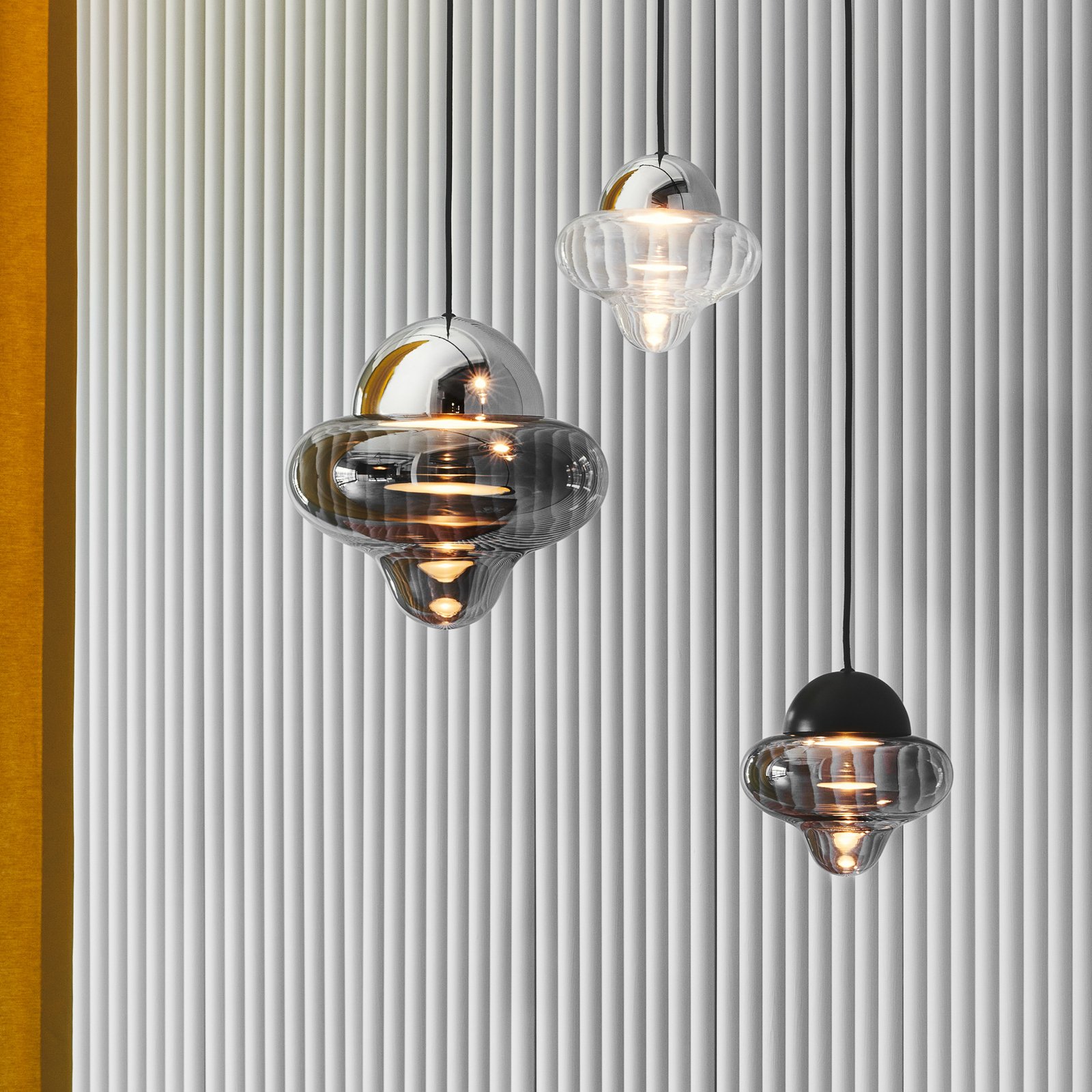 Candeeiro suspenso LED Nutty, cinzento fumado / preto, Ø 18,5 cm, vidro