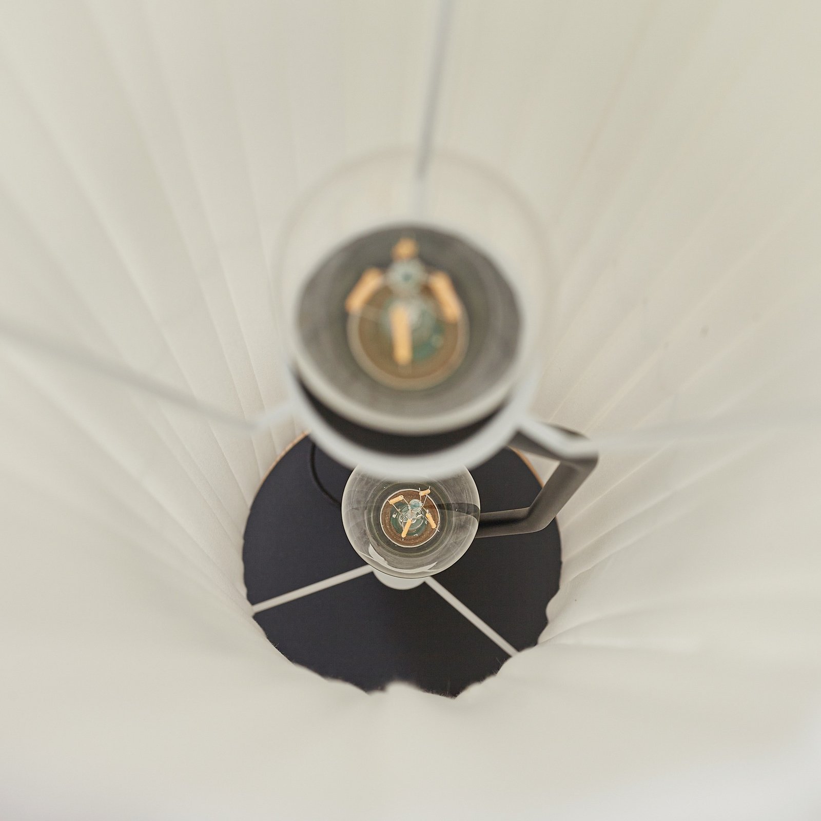 Virelle vloerlamp, wit, textiel, hoogte 117 cm, E27 - Lindby